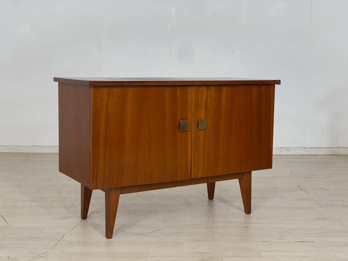 Commode à tiroirs du milieu du siècle, buffet vintage