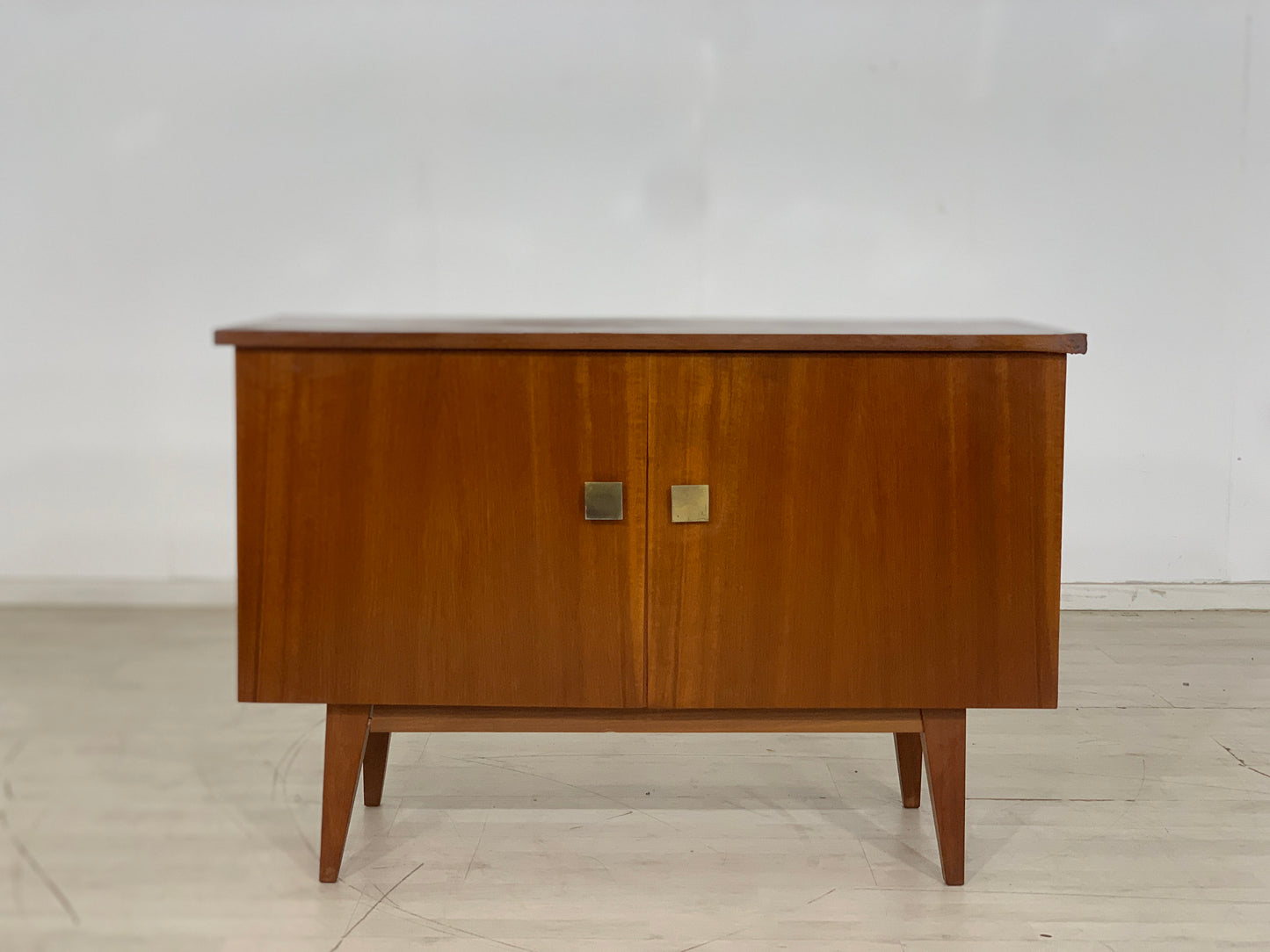Commode à tiroirs du milieu du siècle, buffet vintage