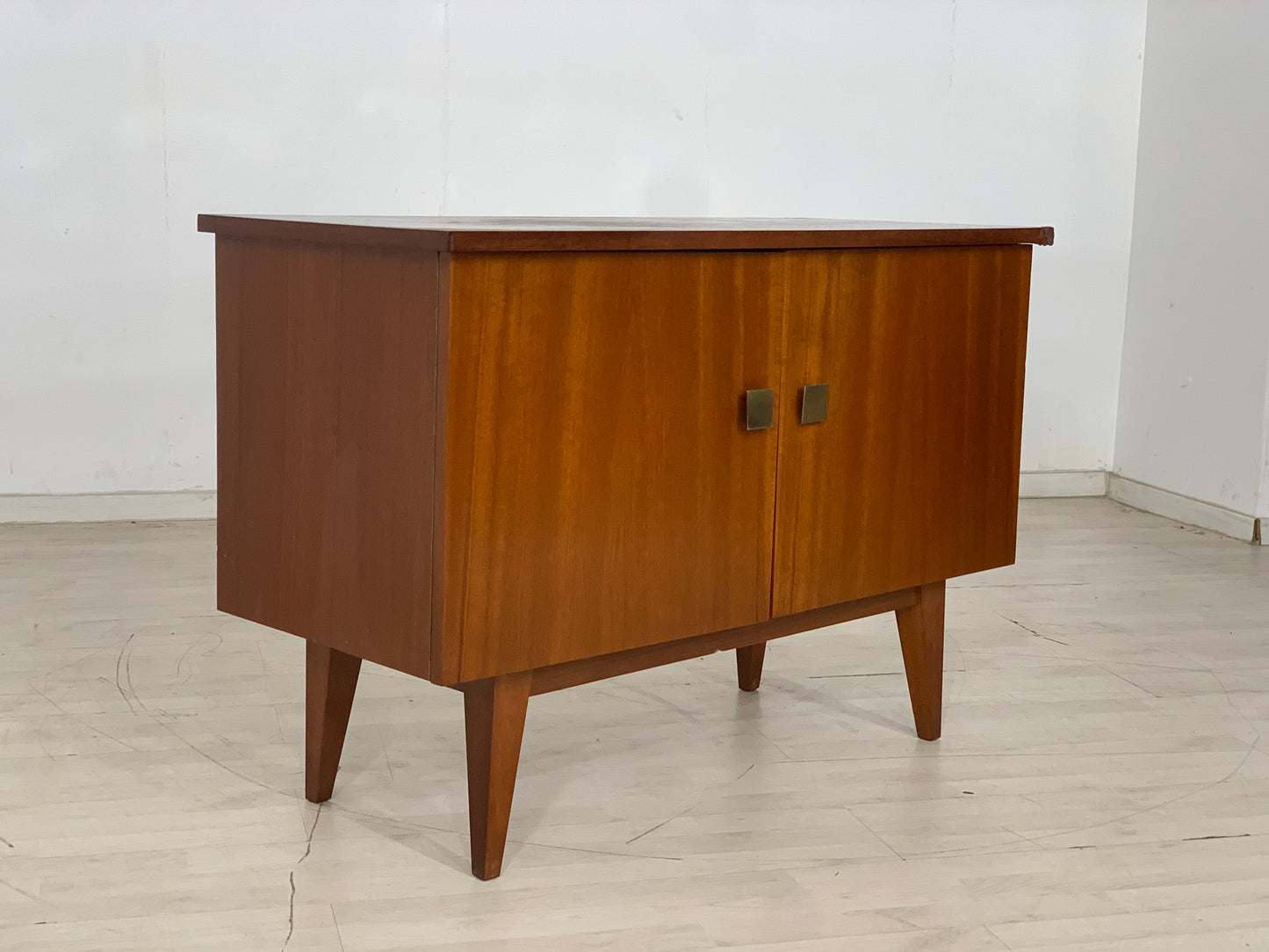 Commode à tiroirs du milieu du siècle, buffet vintage
