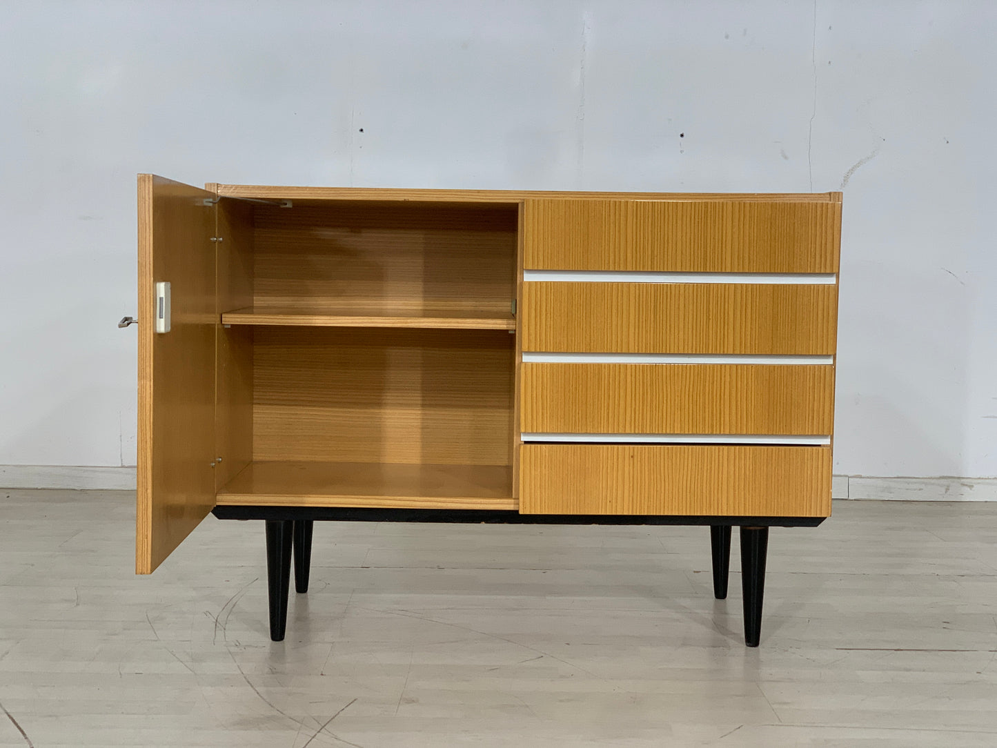 Commode à tiroirs du milieu du siècle, buffet vintage