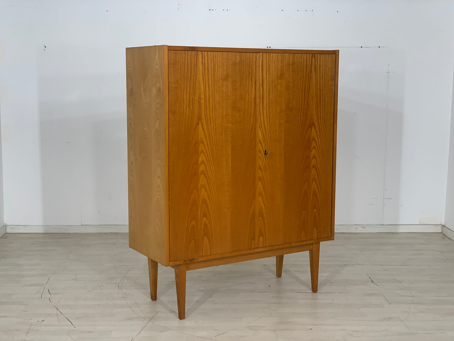 Armoire à linge Hellerau du milieu du siècle, style vintage