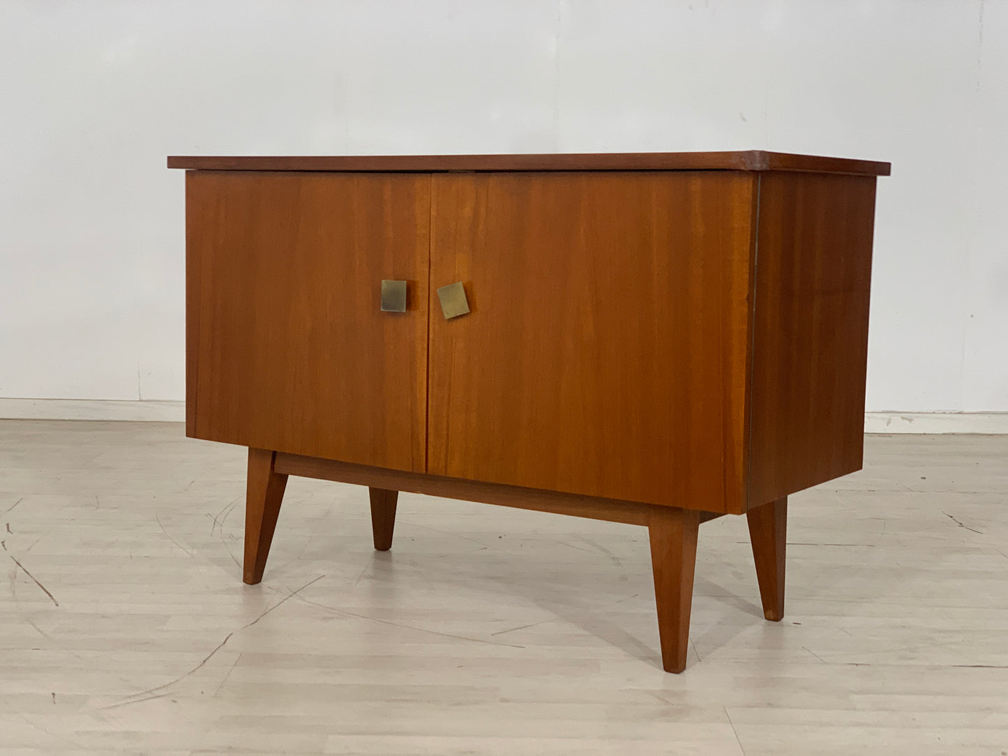 Commode à tiroirs du milieu du siècle, buffet vintage