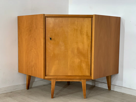 Armoire d'angle vintage du milieu du siècle