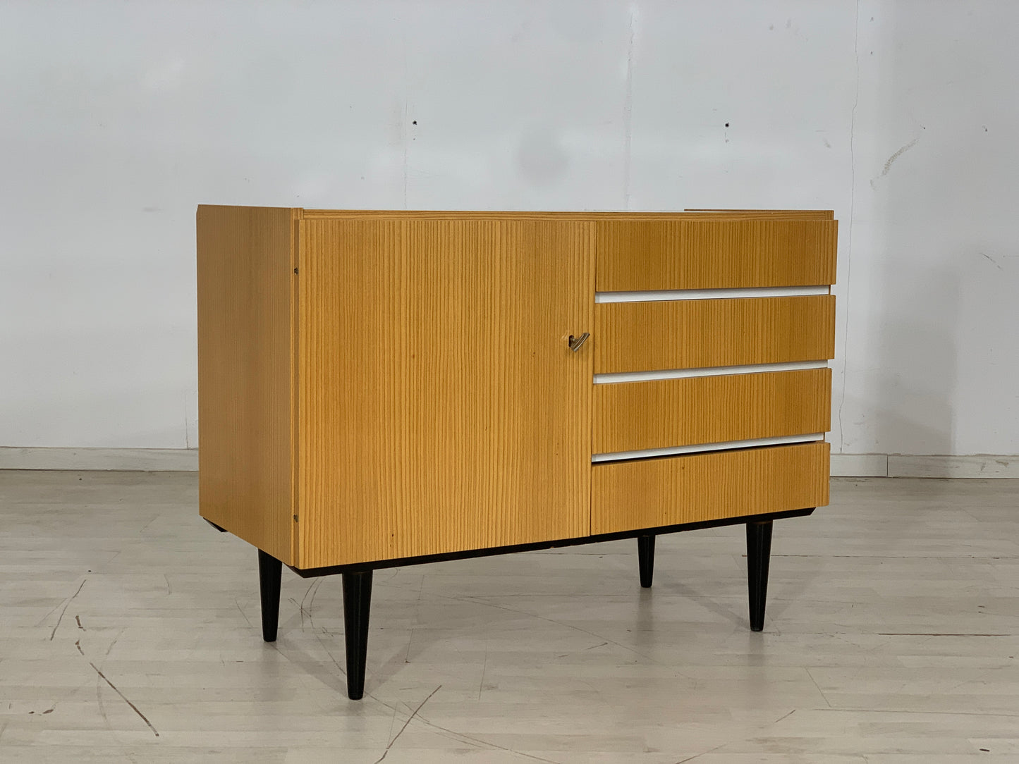 Commode à tiroirs du milieu du siècle, buffet vintage