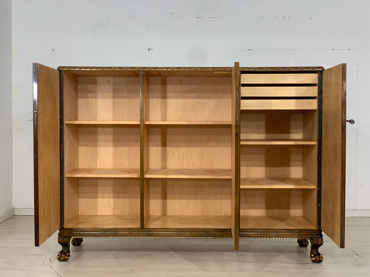 Armoire à linge ancienne, buffet haut, vers 1900