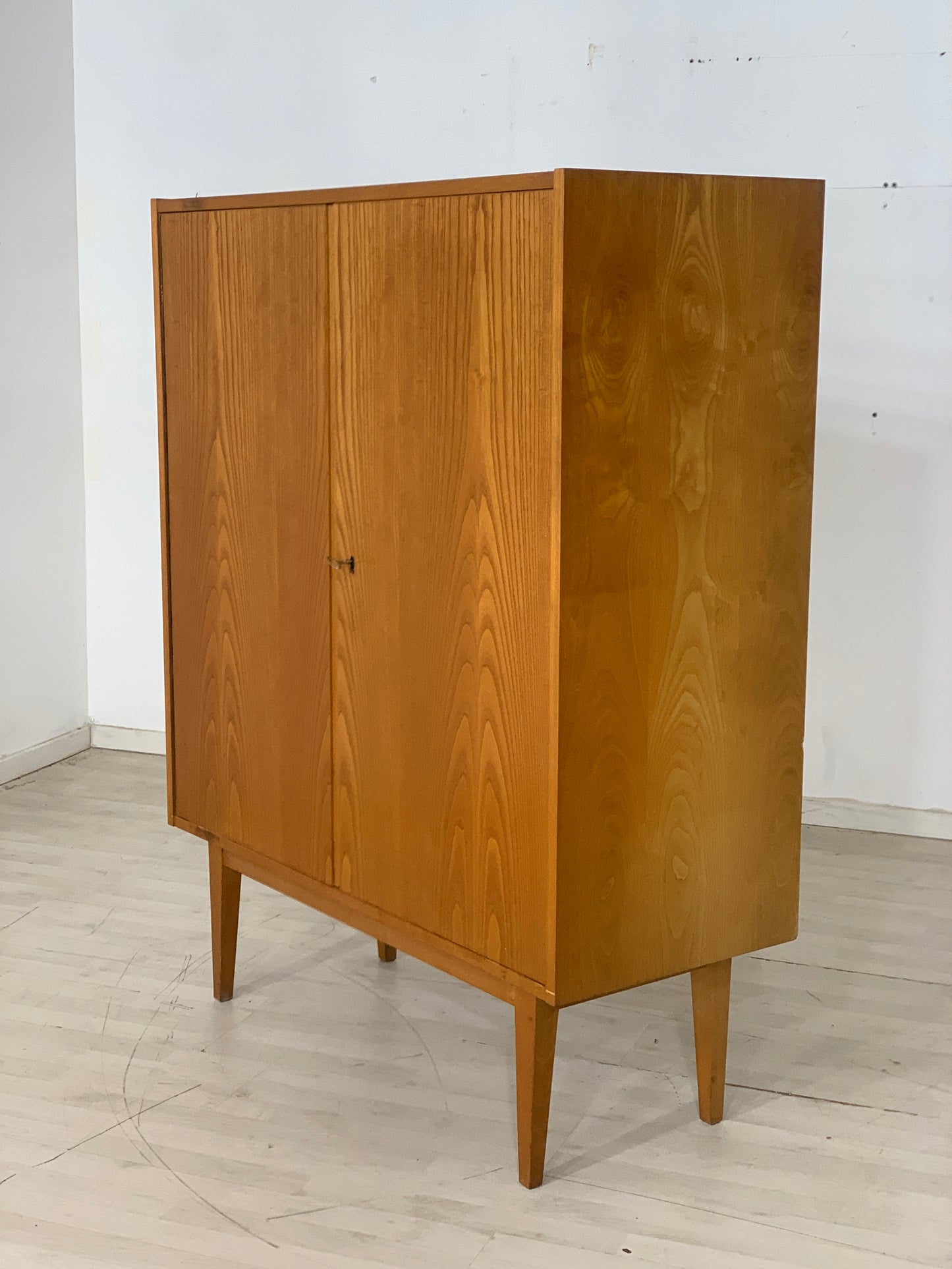 Armoire à linge Hellerau du milieu du siècle, style vintage