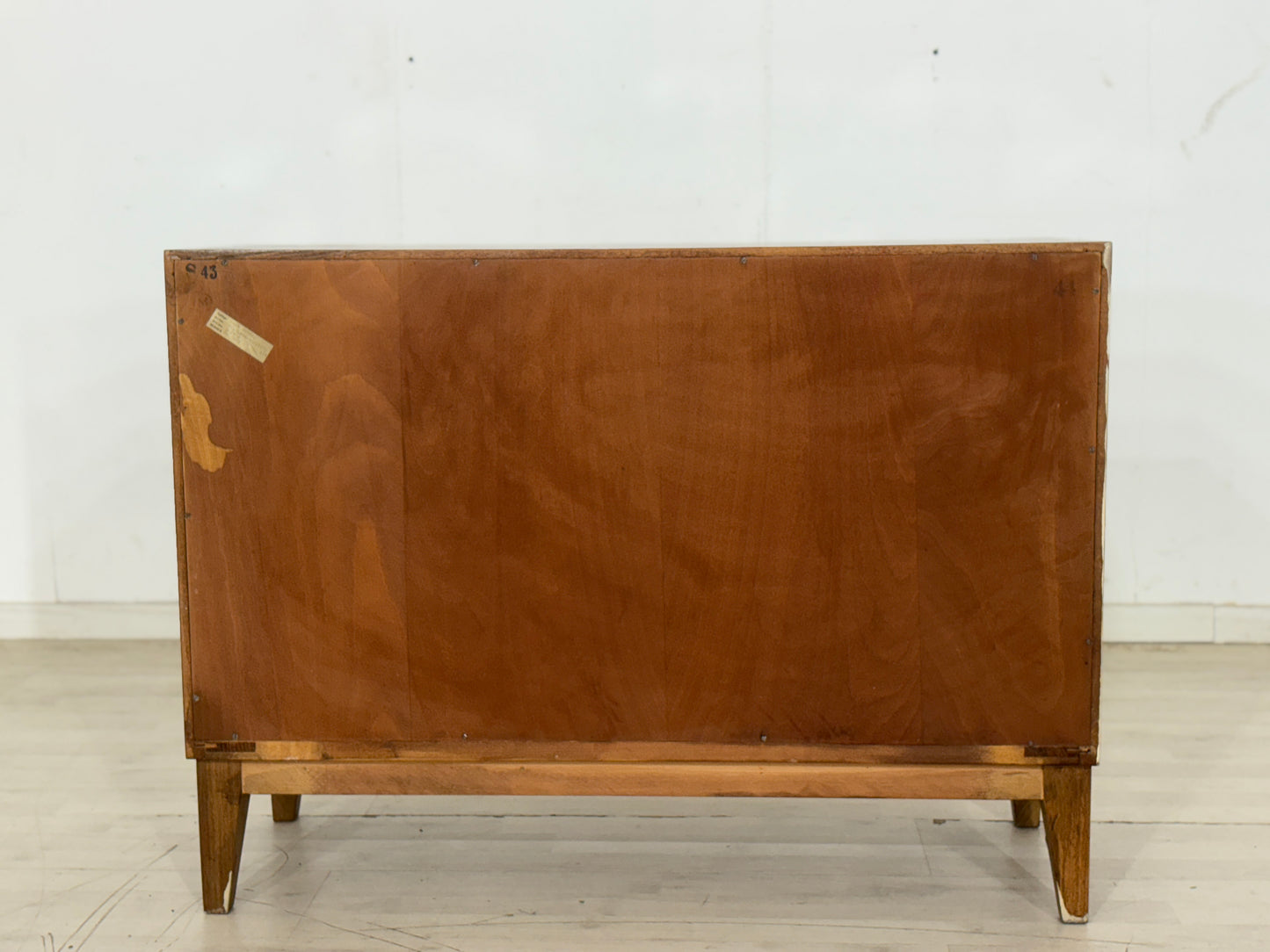 Commode de salon du milieu du siècle