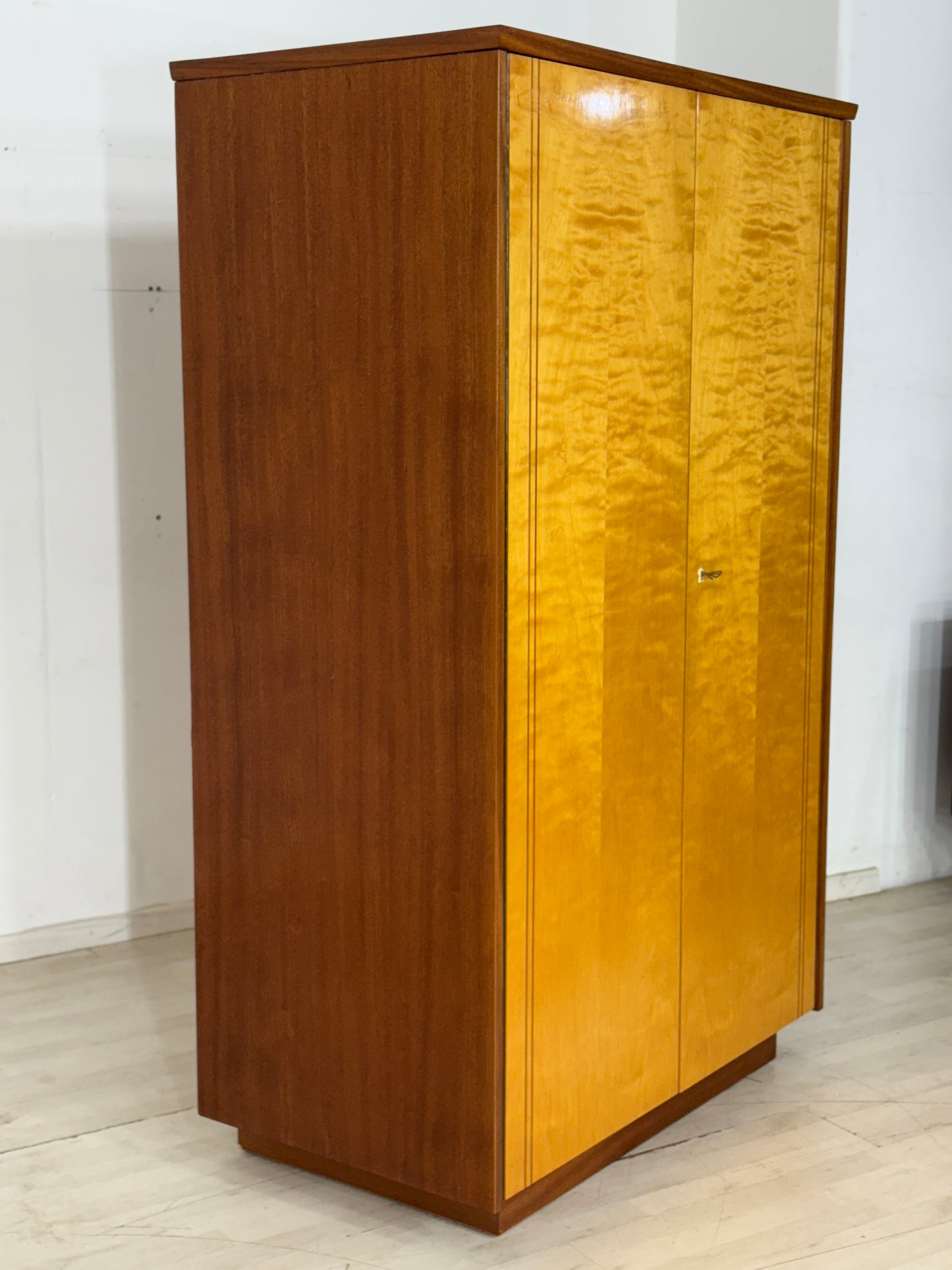 Mid Century Wäscheschrank Schrank Kleiderschrank Vintage