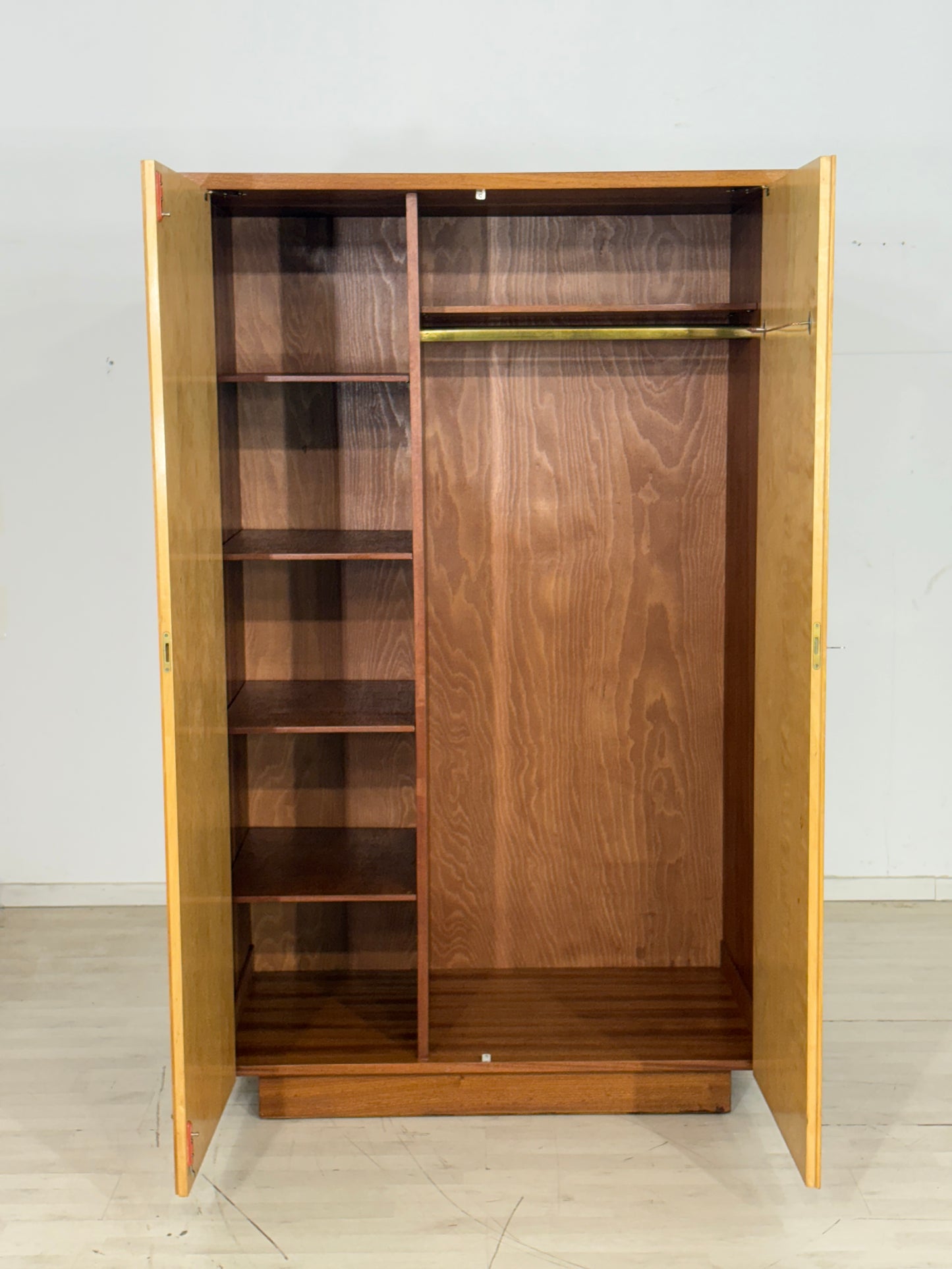 Mid Century Wäscheschrank Schrank Kleiderschrank Vintage