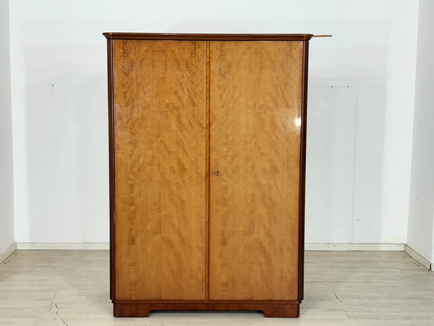 Art Deco Wäscheschrank Kleiderschrank 2-Türer Vintage