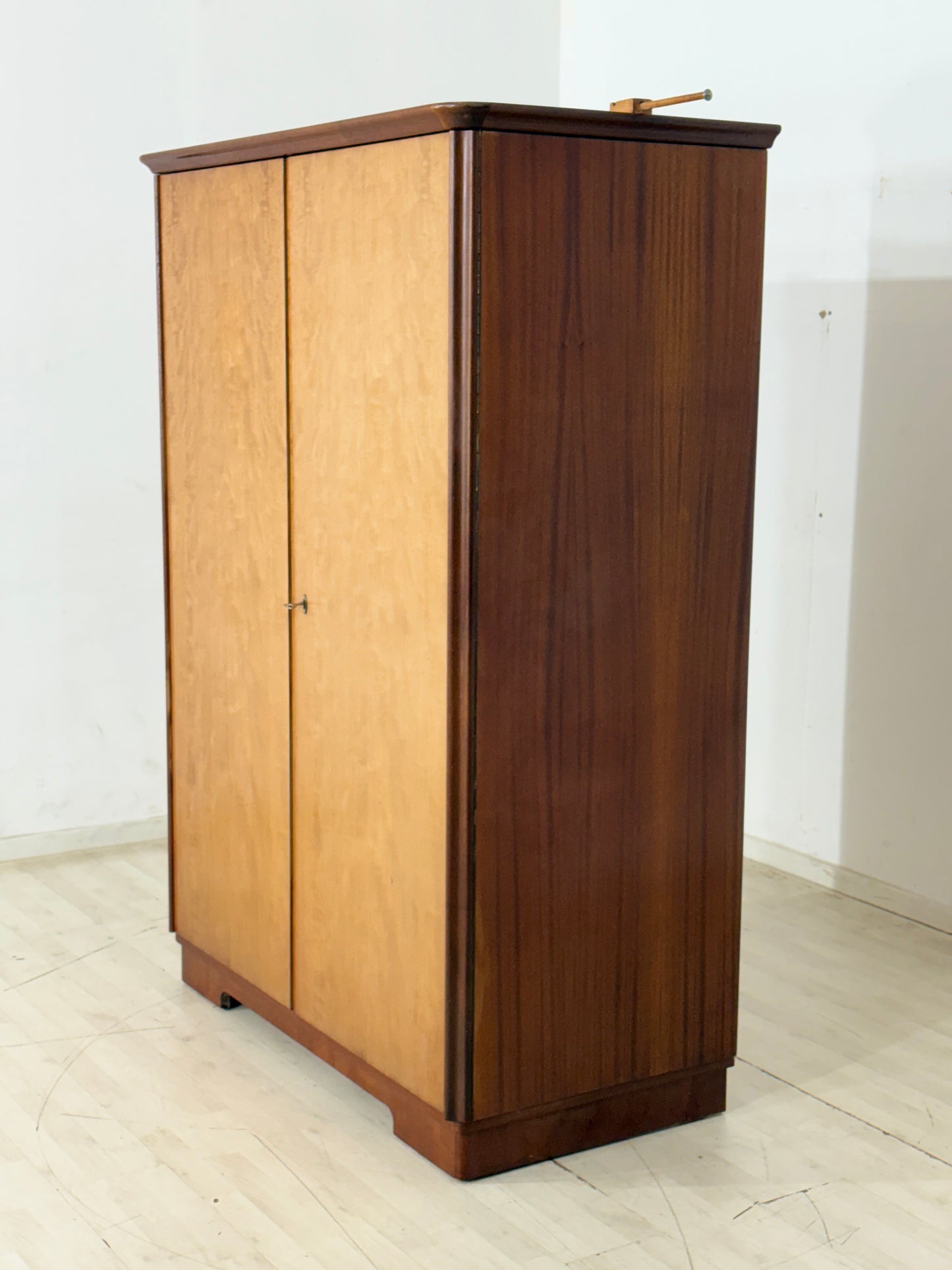 Art Deco Wäscheschrank Kleiderschrank 2-Türer Vintage