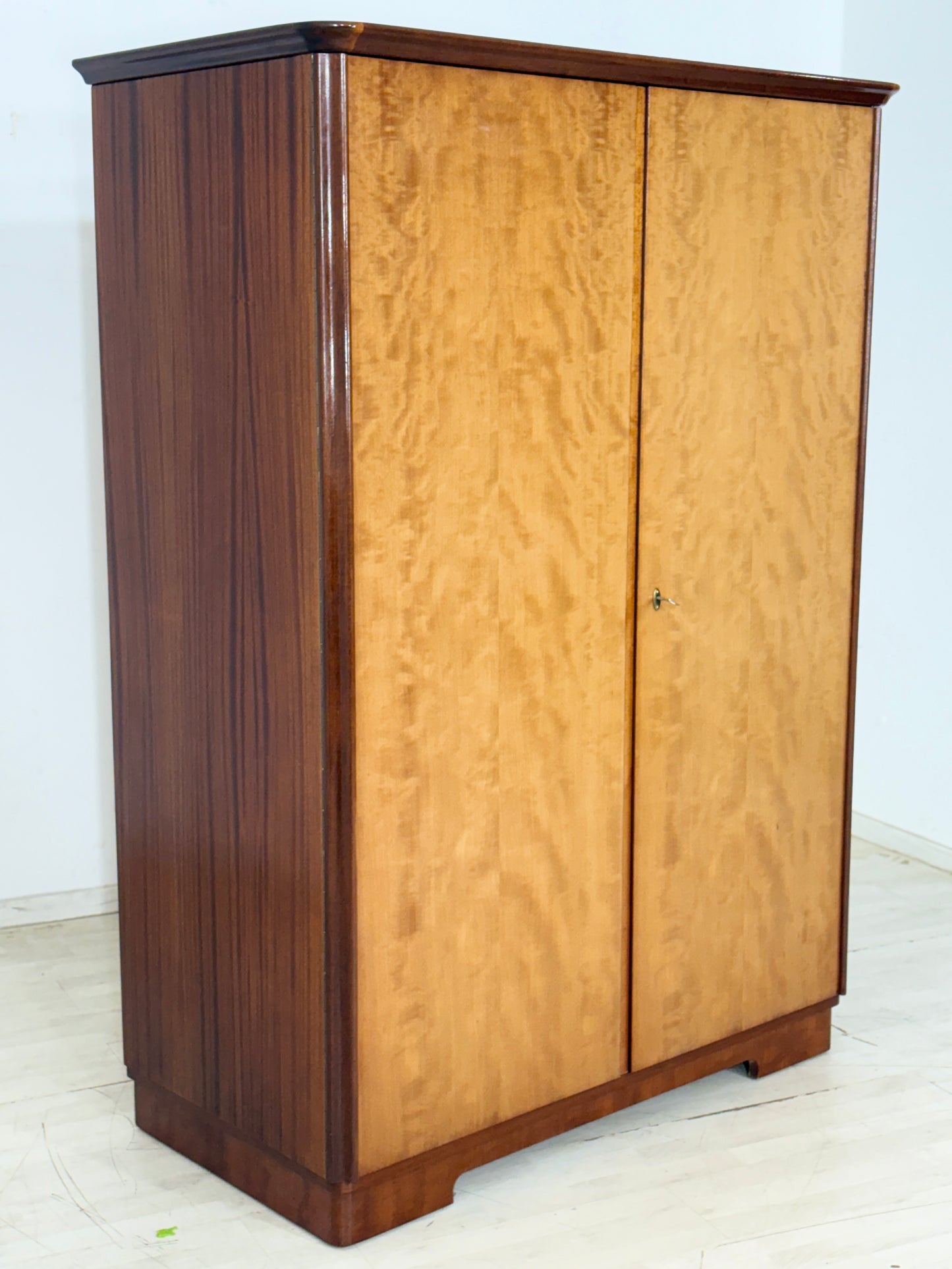 Art Deco Wäscheschrank Kleiderschrank 2-Türer Vintage