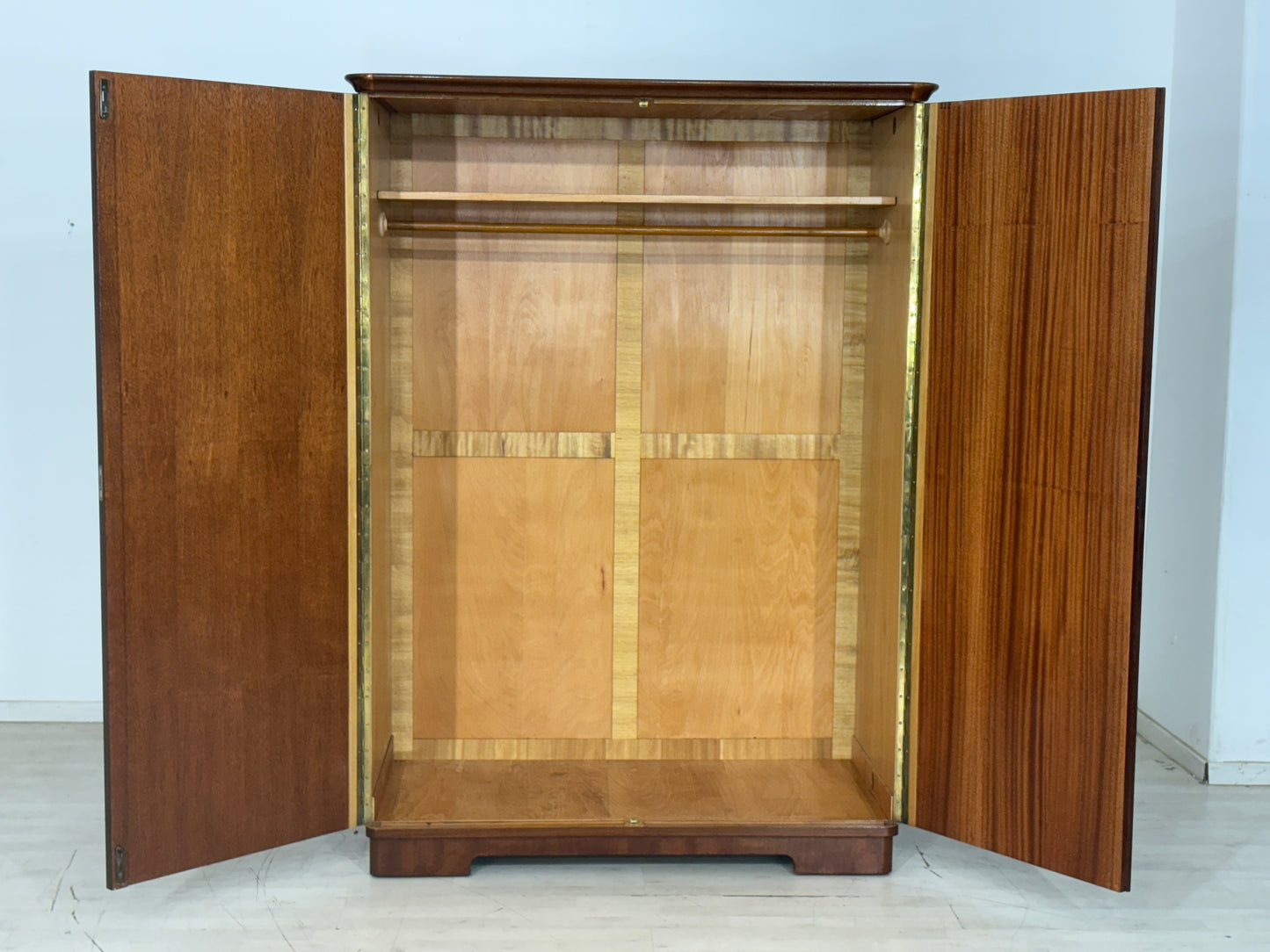Art Deco Wäscheschrank Kleiderschrank 2-Türer Vintage