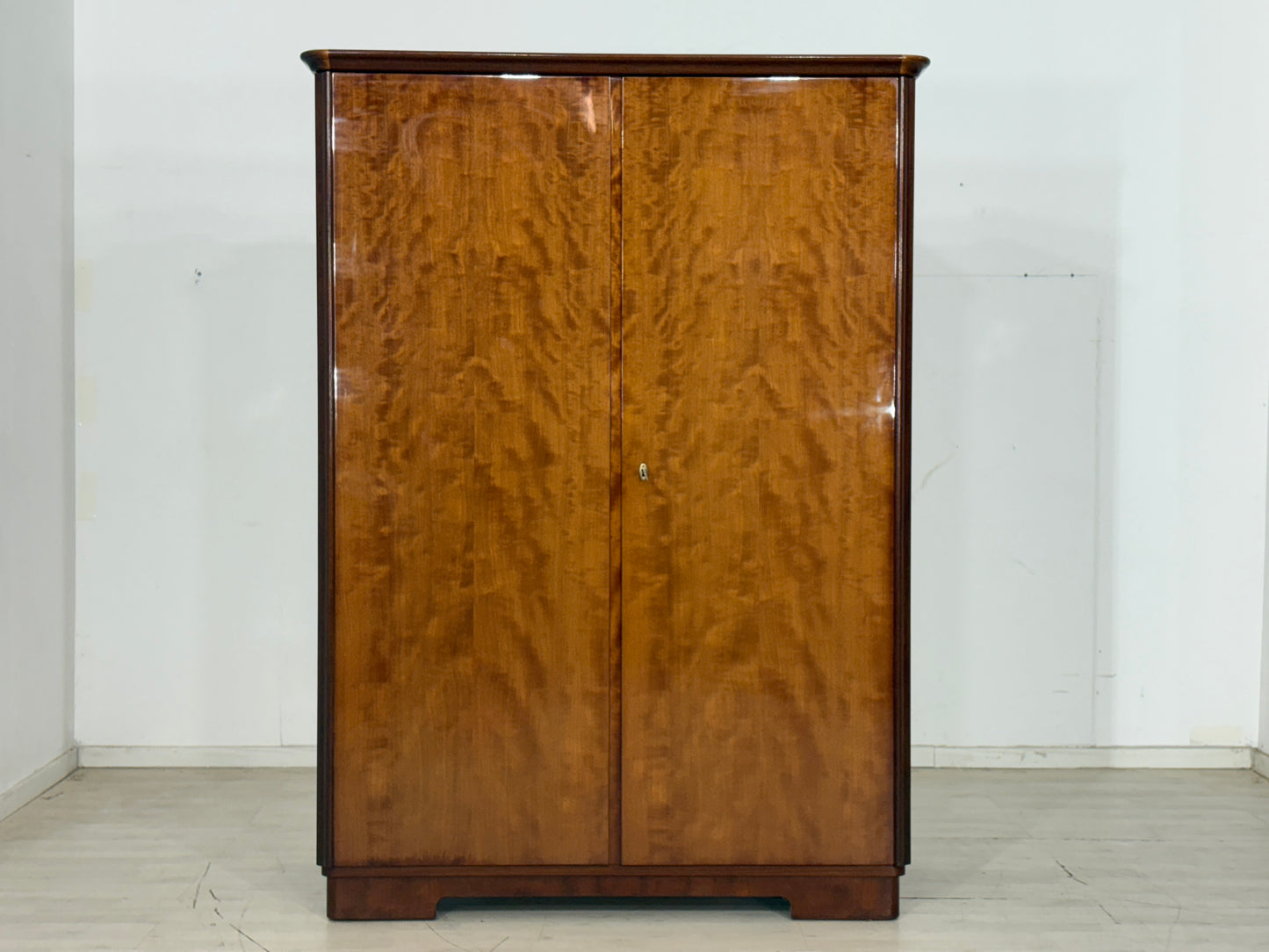 Art Deco Wäscheschrank Kleiderschrank 2-Türer Vintage