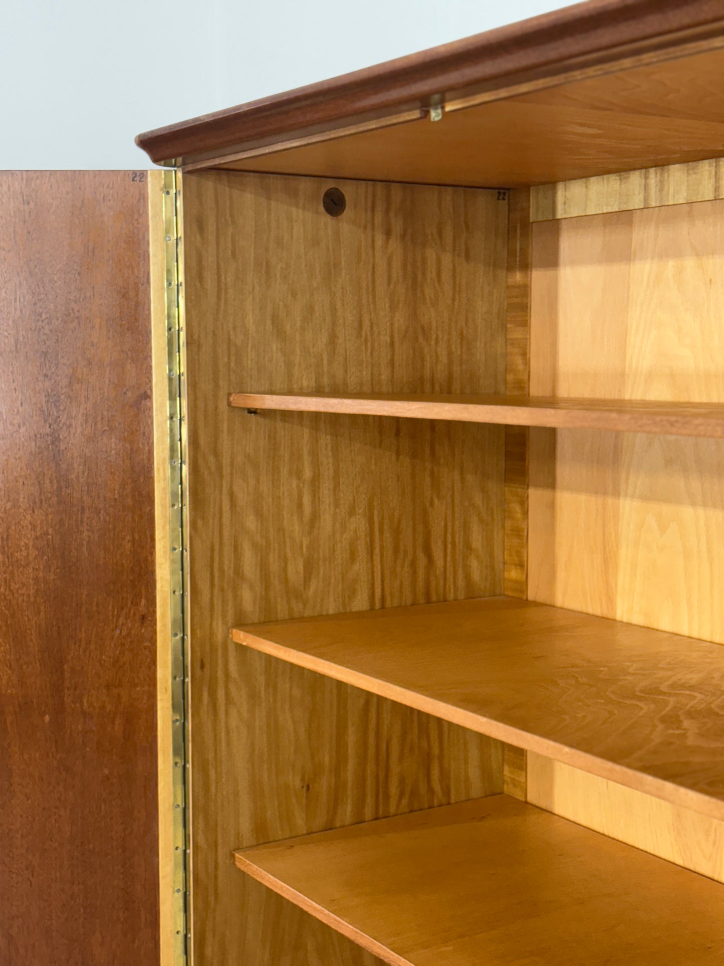 Art Deco Wäscheschrank Kleiderschrank 2-Türer Vintage