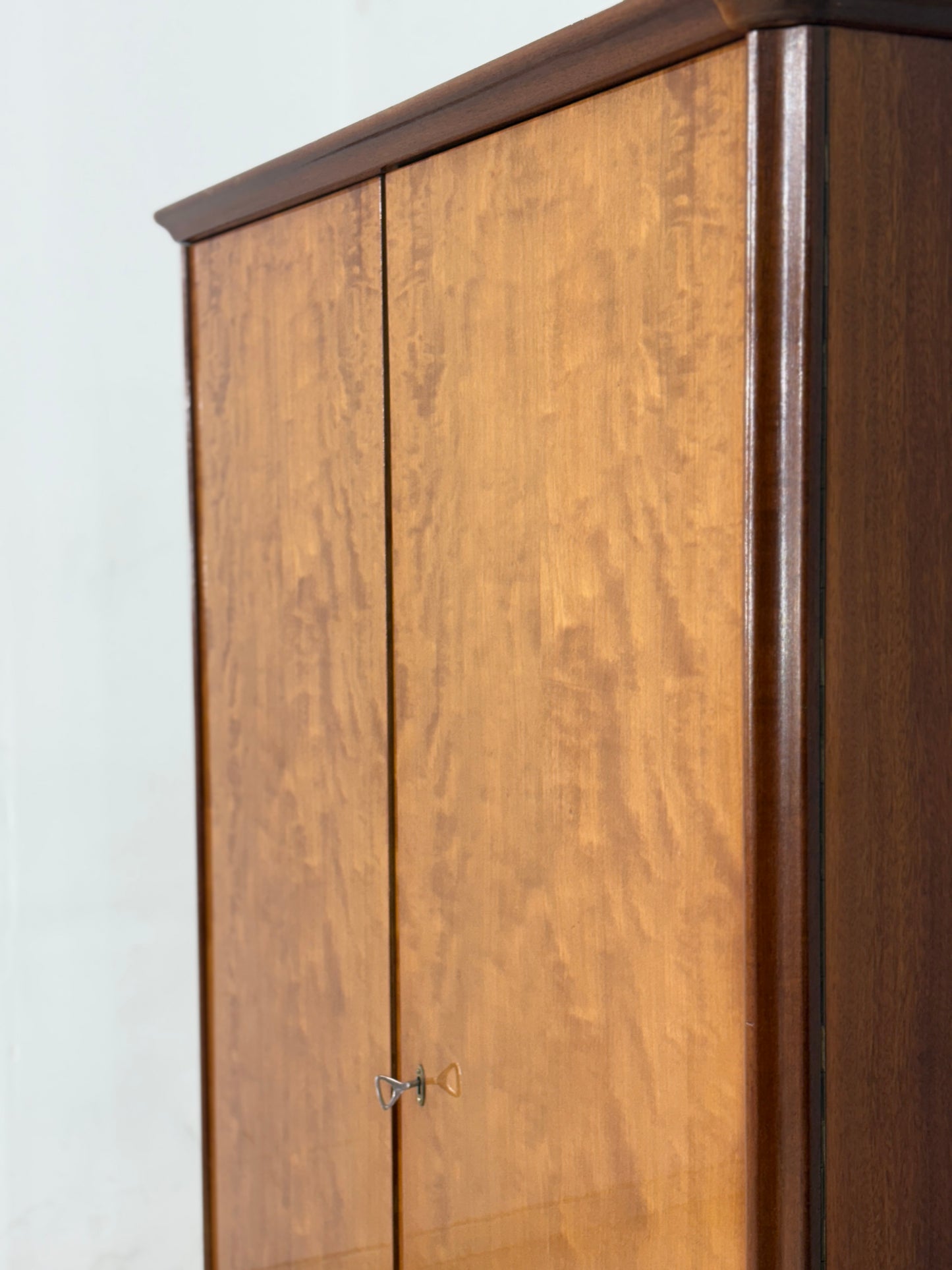 Art Deco Wäscheschrank Kleiderschrank 2-Türer Vintage
