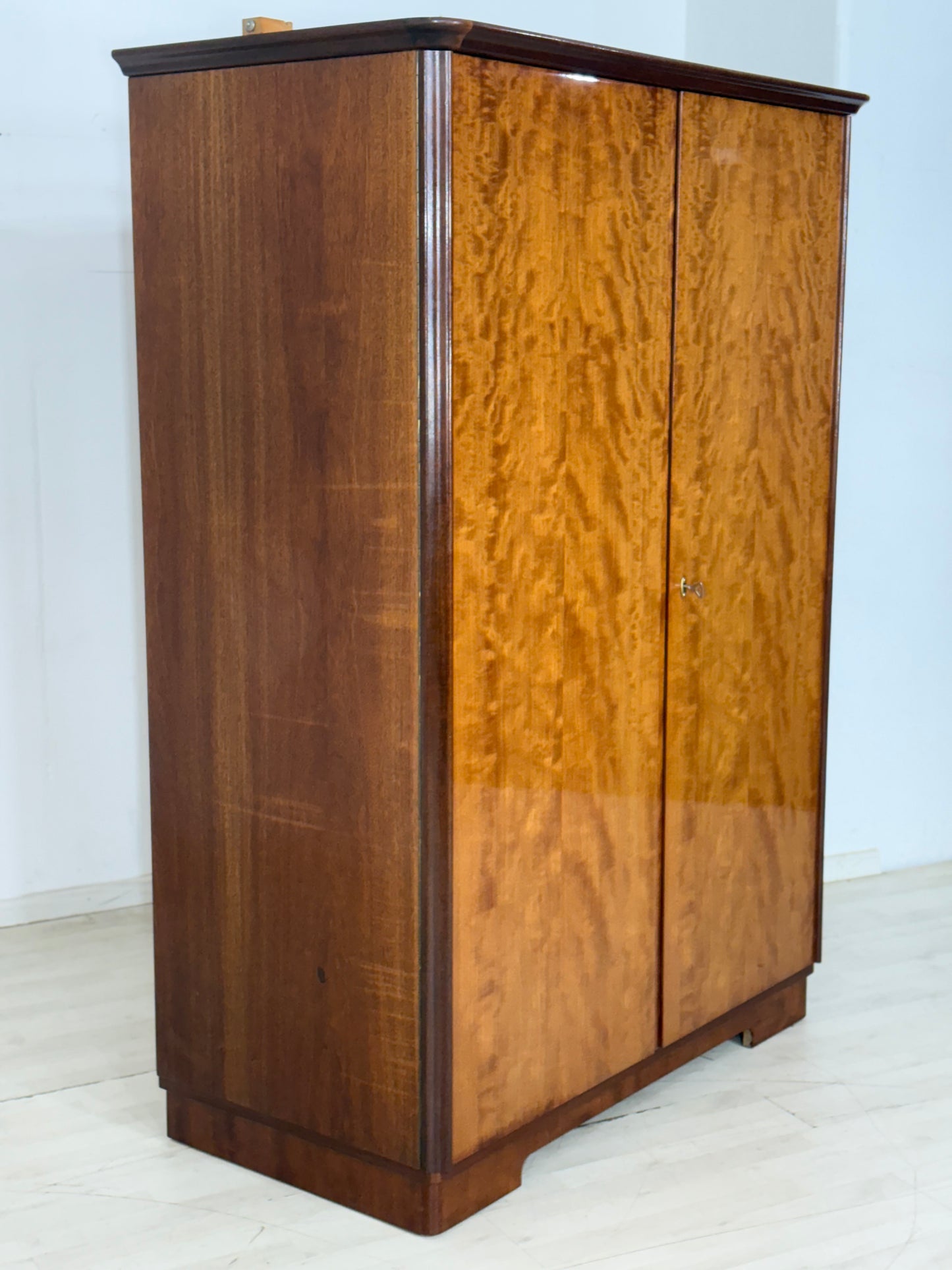Art Deco Wäscheschrank Kleiderschrank 2-Türer Vintage