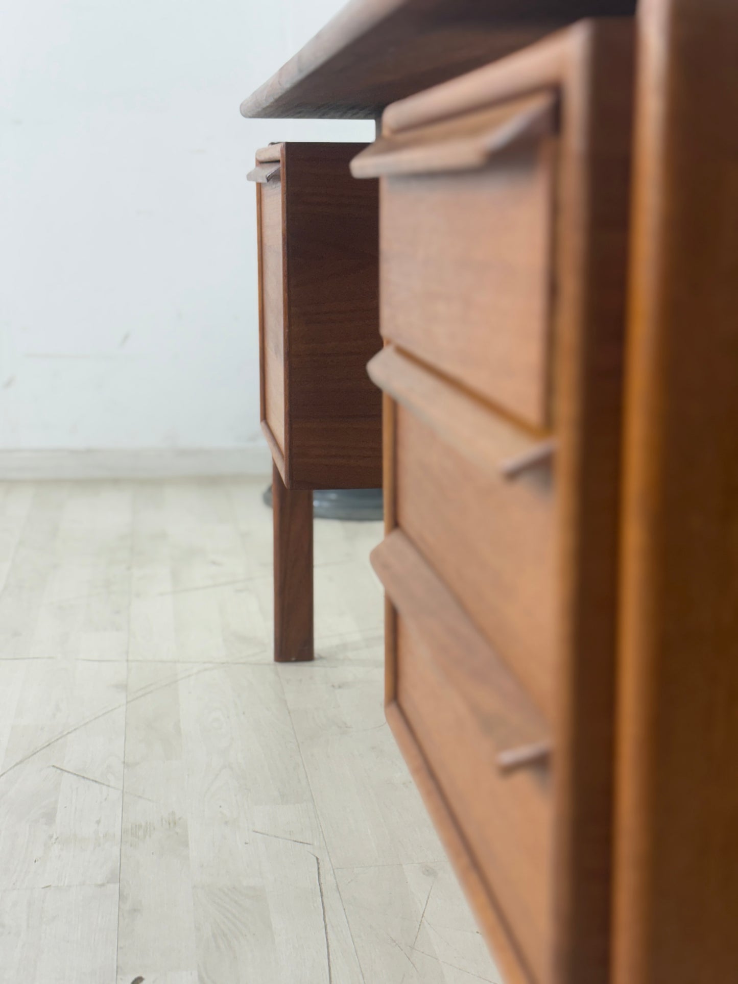 Danish Teak Schreibtisch Bürotisch freistehend Hennig Kjaernulf