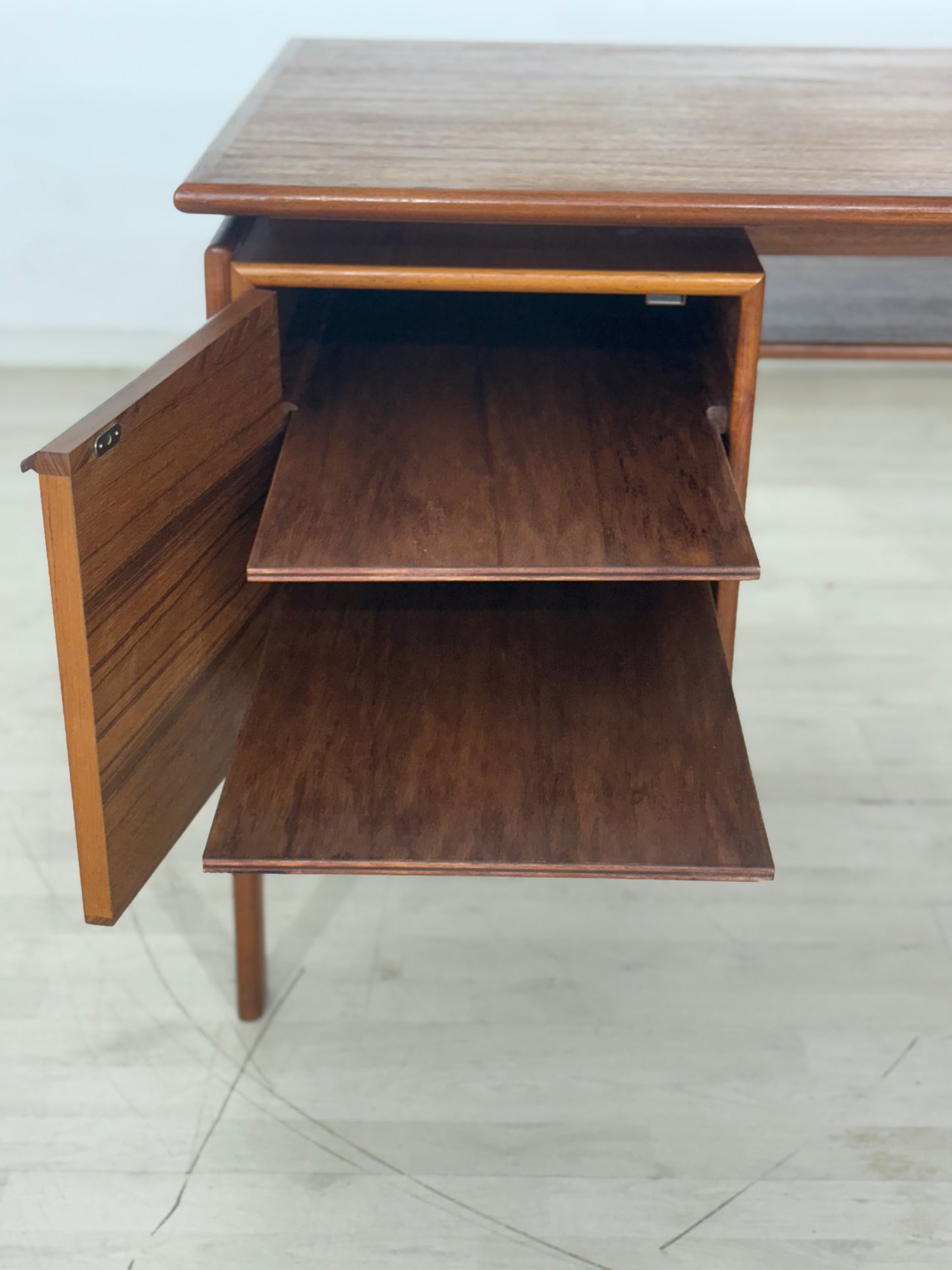Danish Teak Schreibtisch Bürotisch freistehend Hennig Kjaernulf