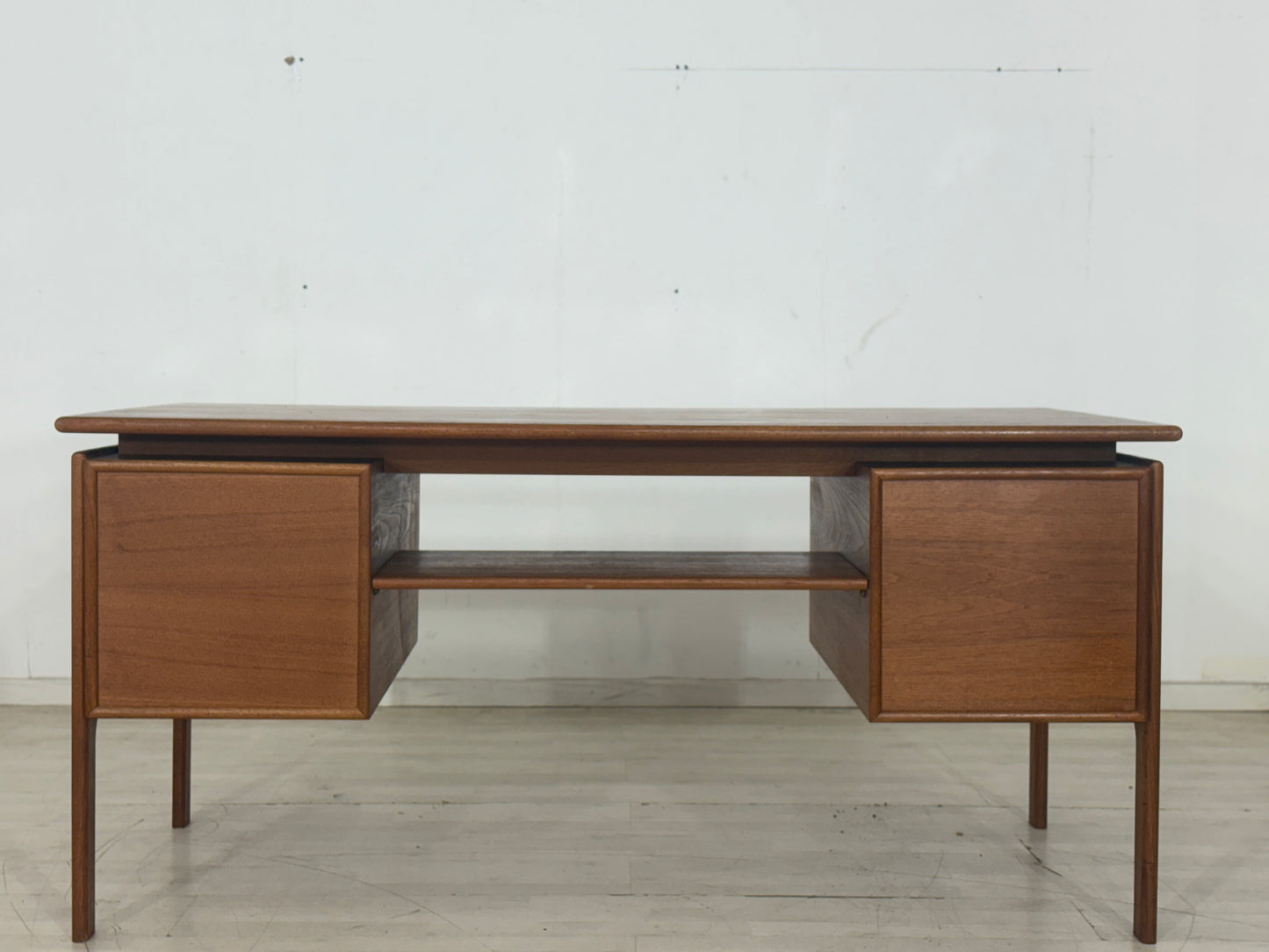 Danish Teak Schreibtisch Bürotisch freistehend Hennig Kjaernulf