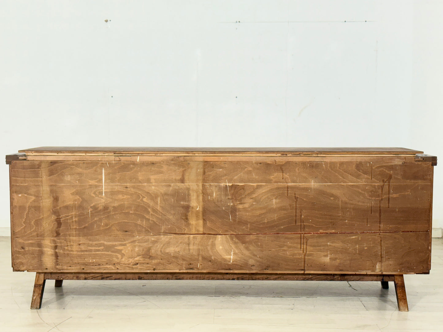 Luxus Vintage Sideboard – Mid-Century Anrichte mit Golddetails & Edelholz