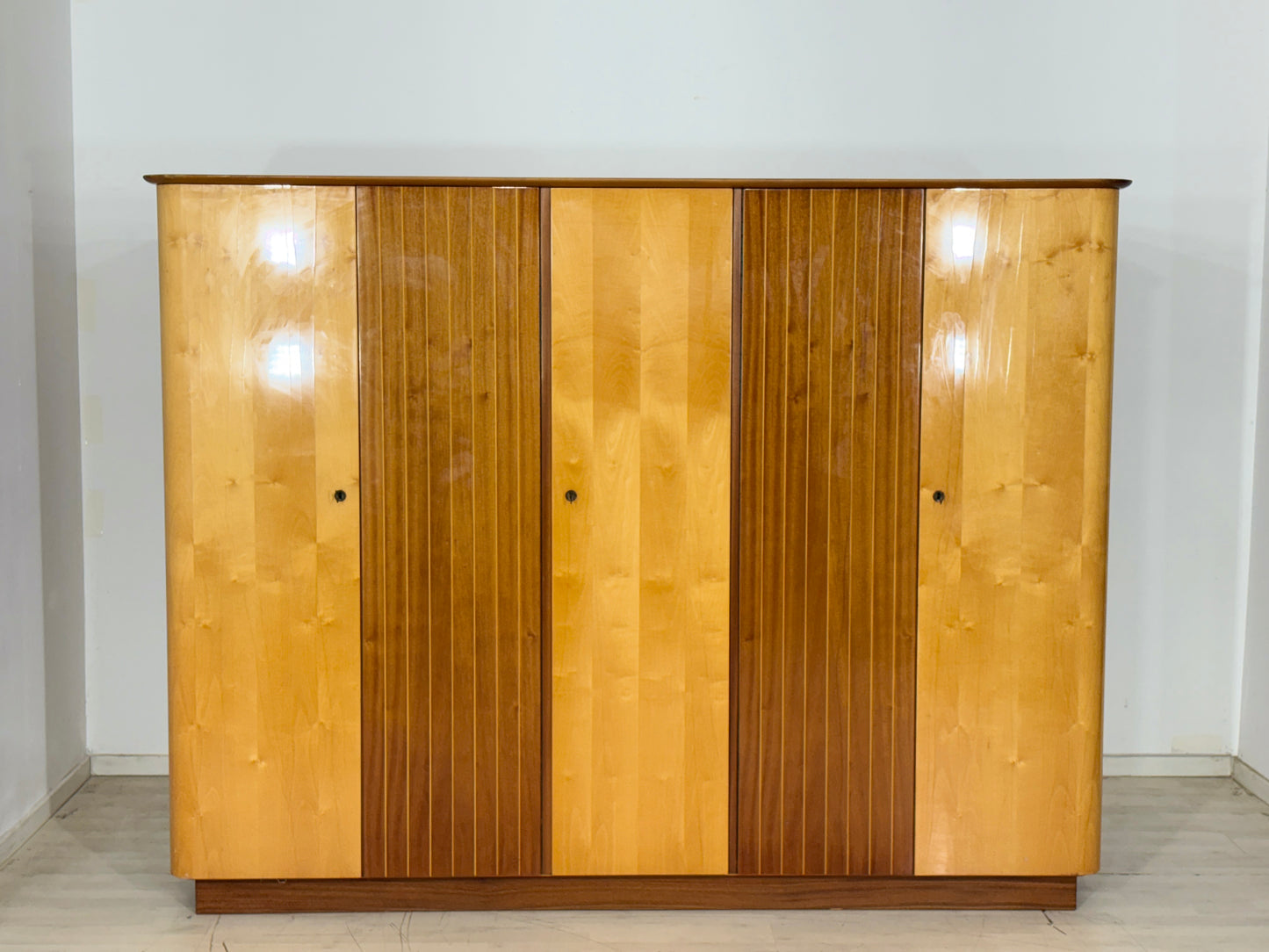 Großer Vintage Kleiderschrank Schlafzimmerschrank Holz Schrank um 1960