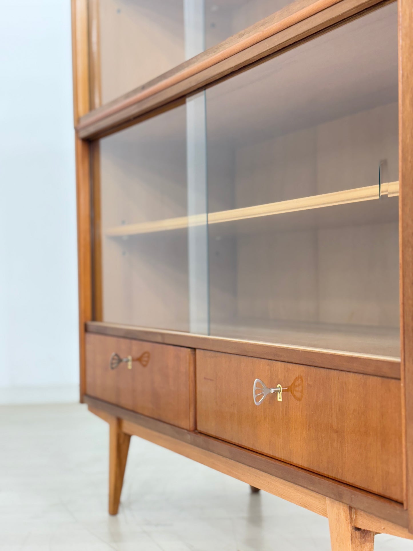 Mid Century Vitrine Anrichte Vitrinenschrank Regal Vintage 1964