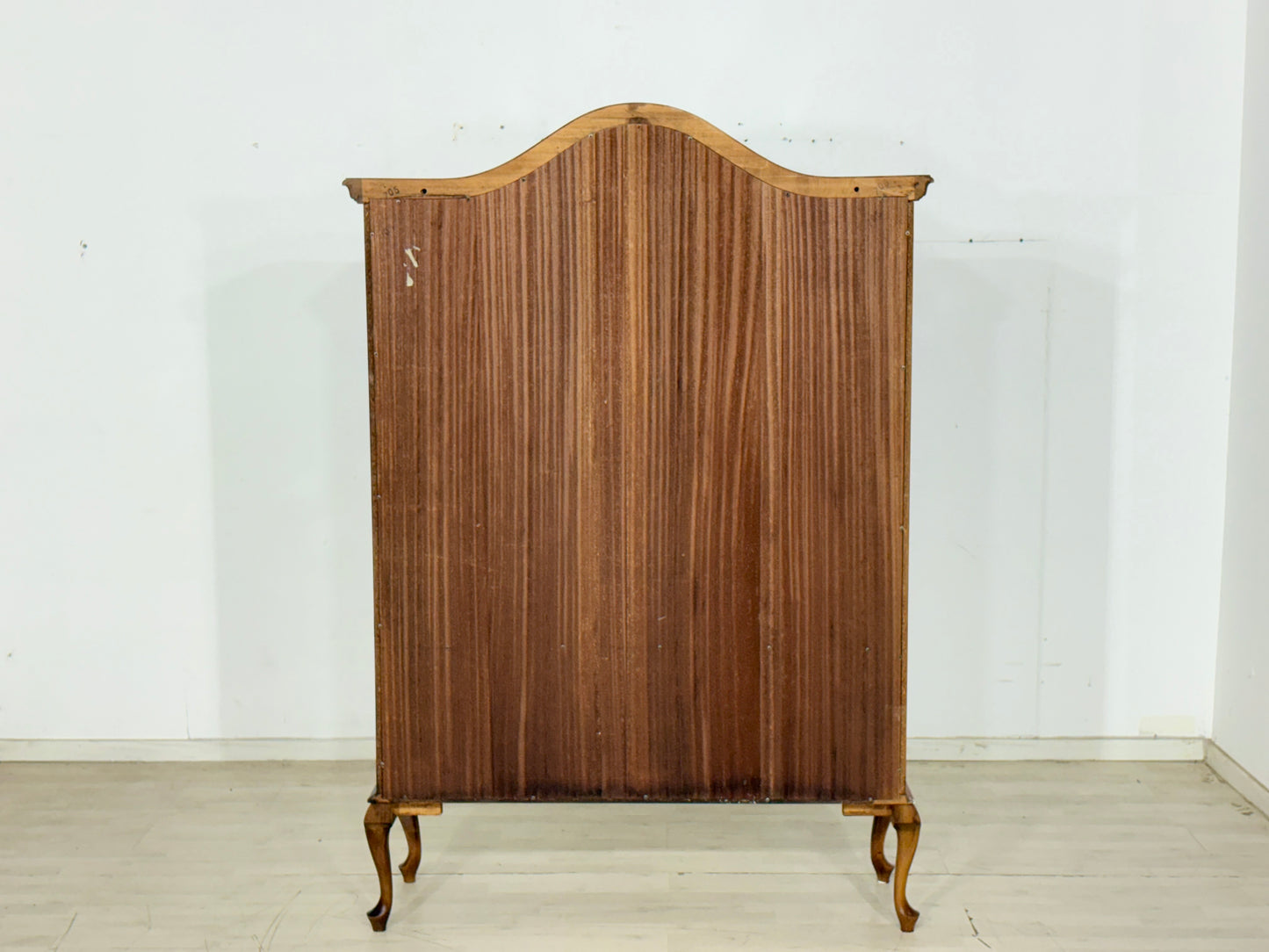 Elegante barocke Vitrine / Vitrinenschrank / Chippendale Vitrine / Vitrine Schrank