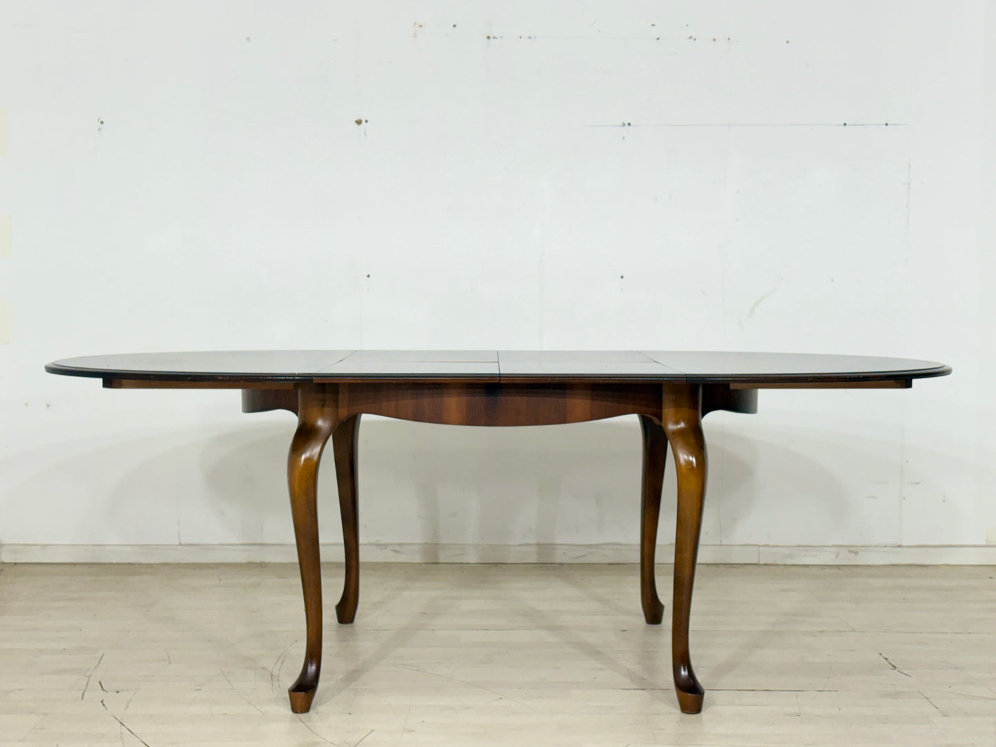 Eleganter Mid Century Esstisch / Vintage Küchentisch / ausziehbarer Tisch / Runder Chippendale Esstisch