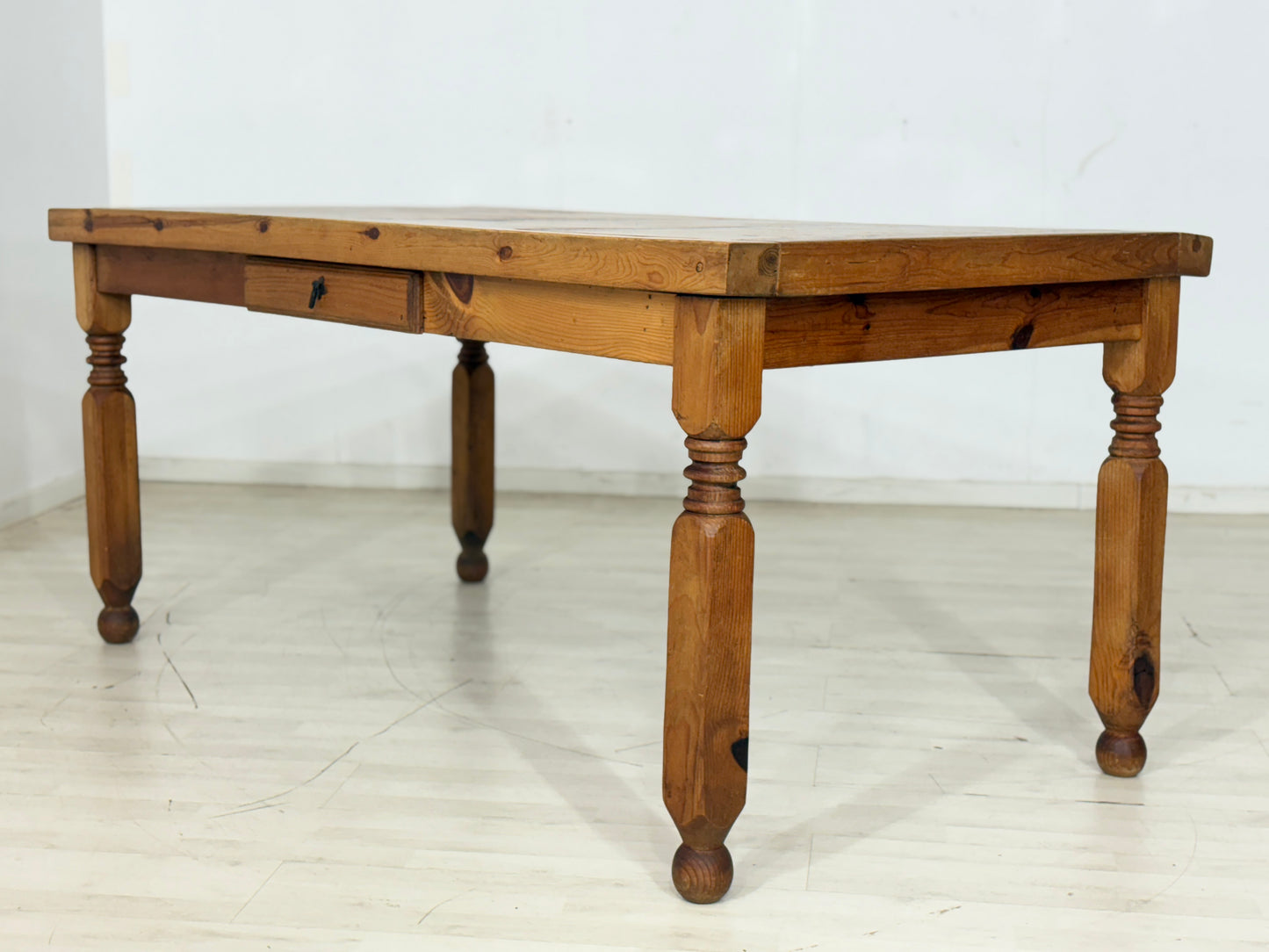 Massiver Holz Esstisch Tisch Küchentisch Kiefernholz um 1920