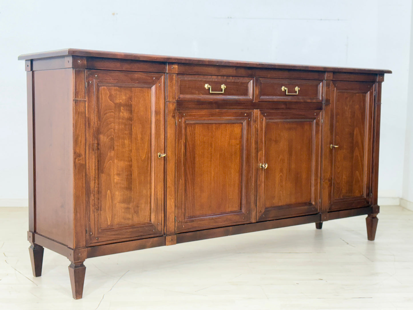 Sehr schöne Selva Anrichte Sideboard Schrank Wohnzimmerschrank