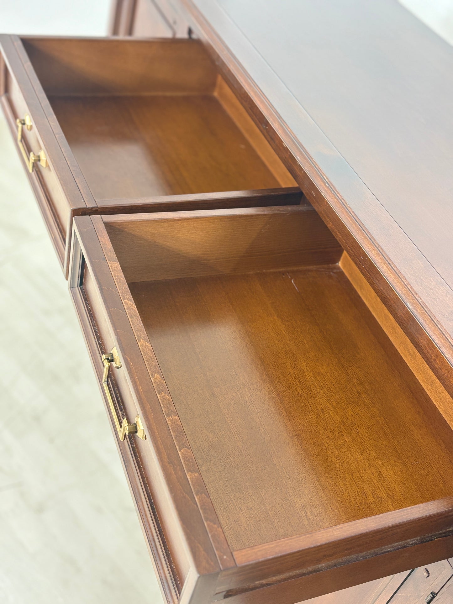 Sehr schöne Selva Anrichte Sideboard Schrank Wohnzimmerschrank