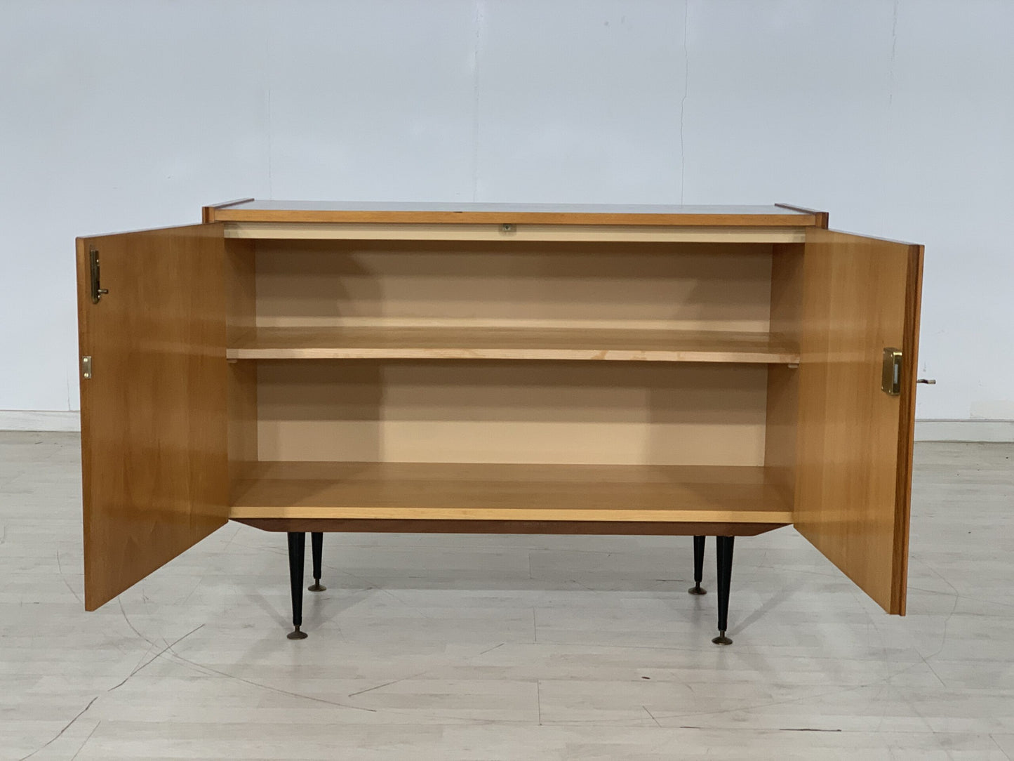 MID CENTURY KOMMODE ANRICHTE SIDEBOARD FLURSCHRANK SCHRANK VINTAGE