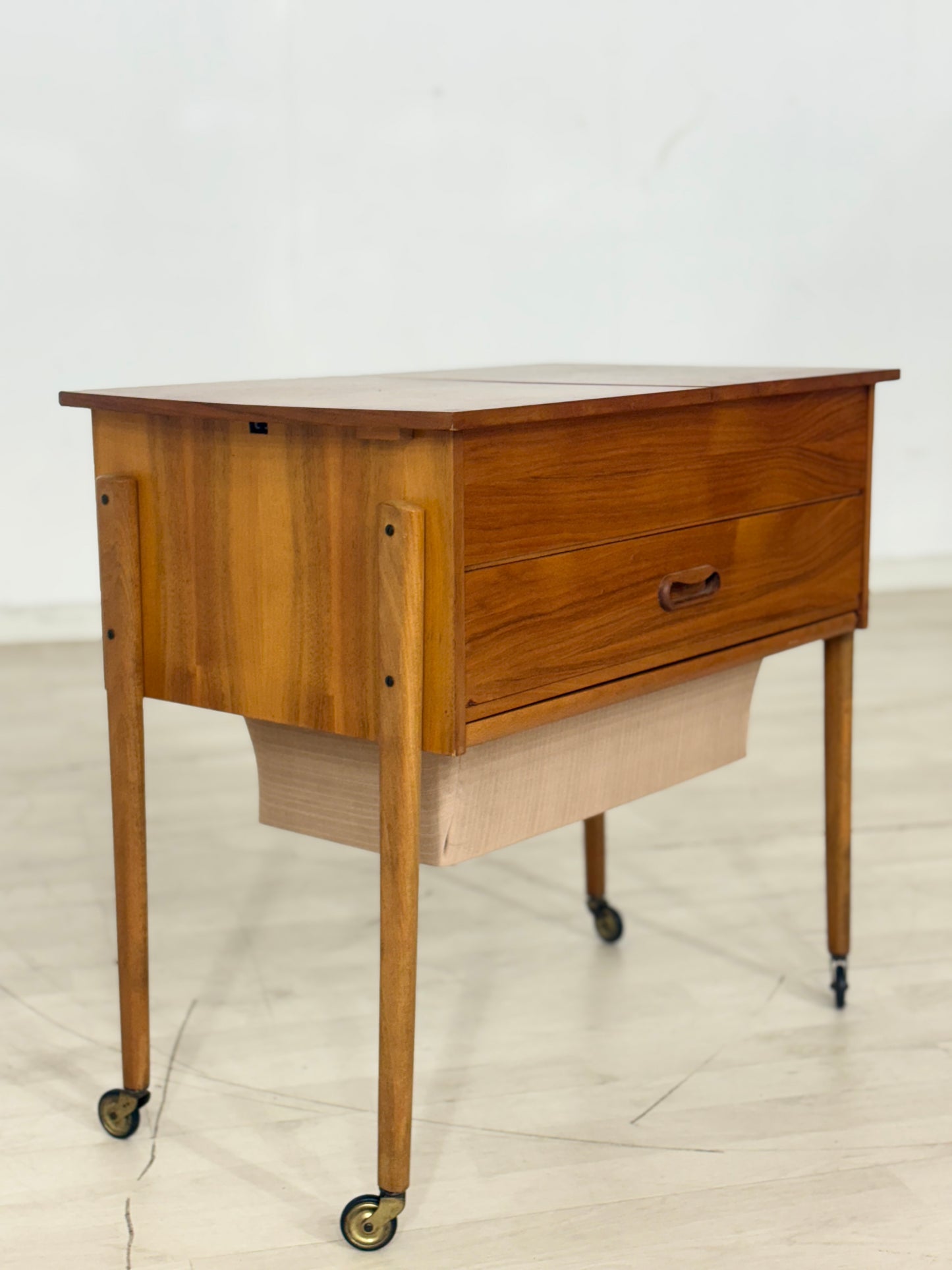 Vintage Teak Nähtisch Nähschrank Kommode Beistelltisch Danish Design