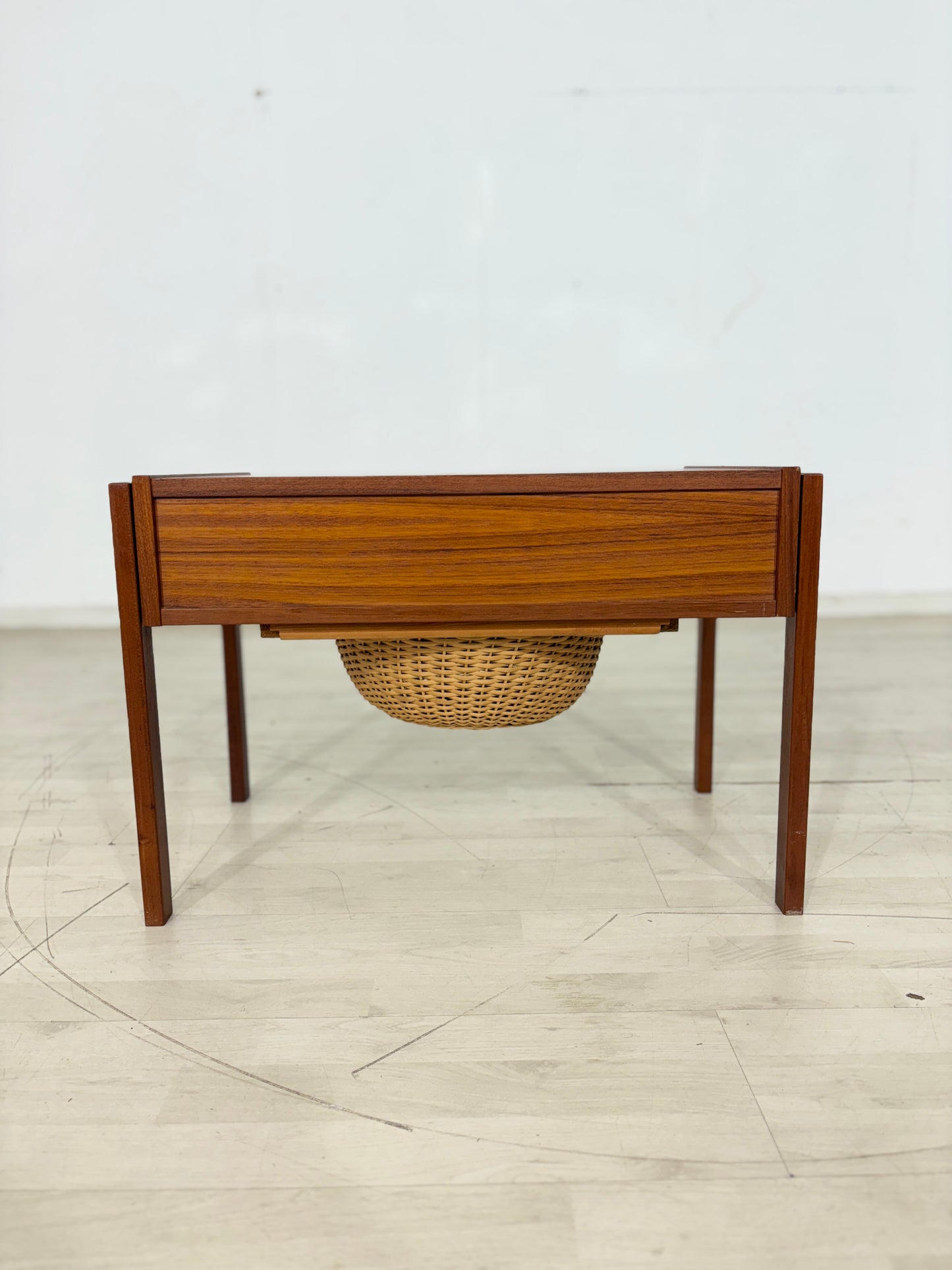 Sehr schöner Mid-Century Teak Nähtisch / 60er Jahre Kommode / Teak Kommode / Vintage Beistelltisch