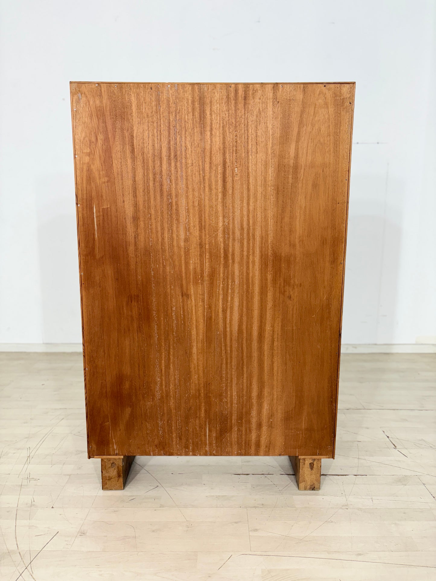 Elegantes Art Deco Walnuss-Regal / Antik Bücherregal / Fächerschrank von 1928