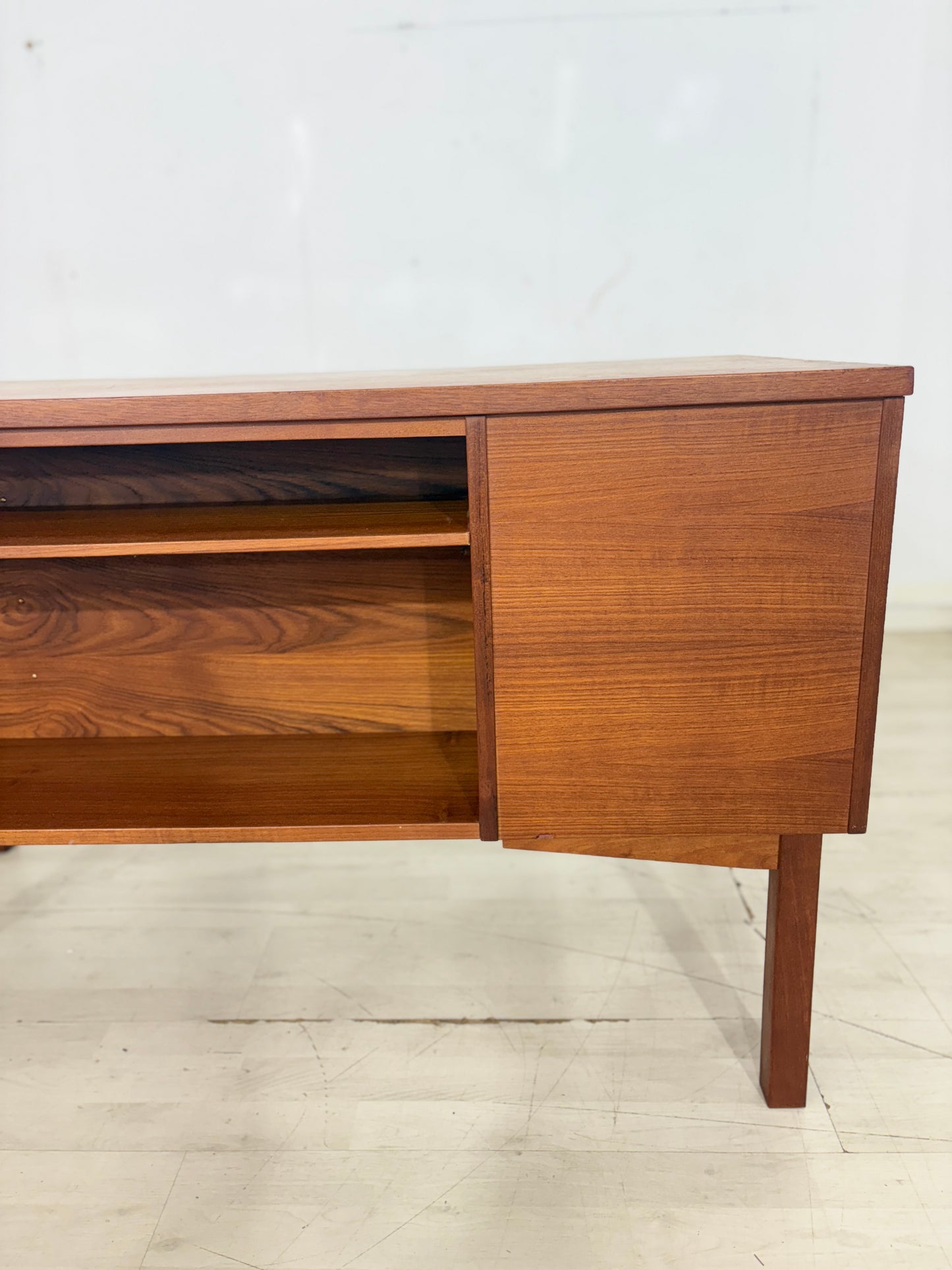 Mid Century Bürotisch / Danish Teak Schreibtisch / Vintage Schreibtisch / 60er Jahre Bürotisch