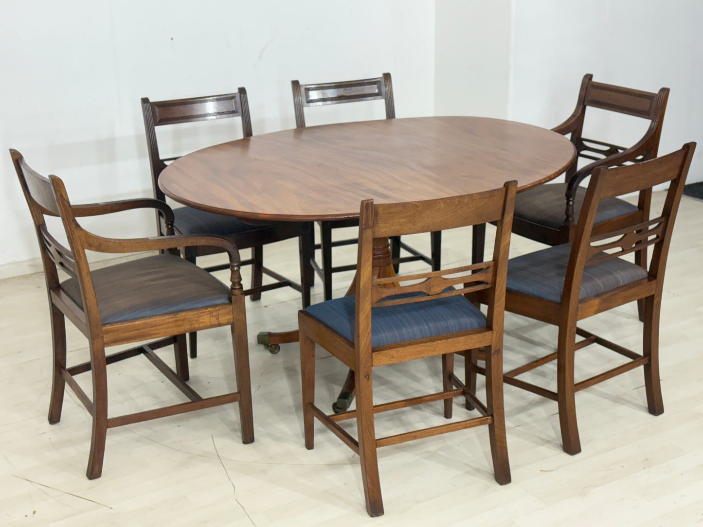 Sehr schöner Mahagoni Esstisch | Vintage Küchentisch | Holz Tisch | Kolonialstil mit Messing Füße