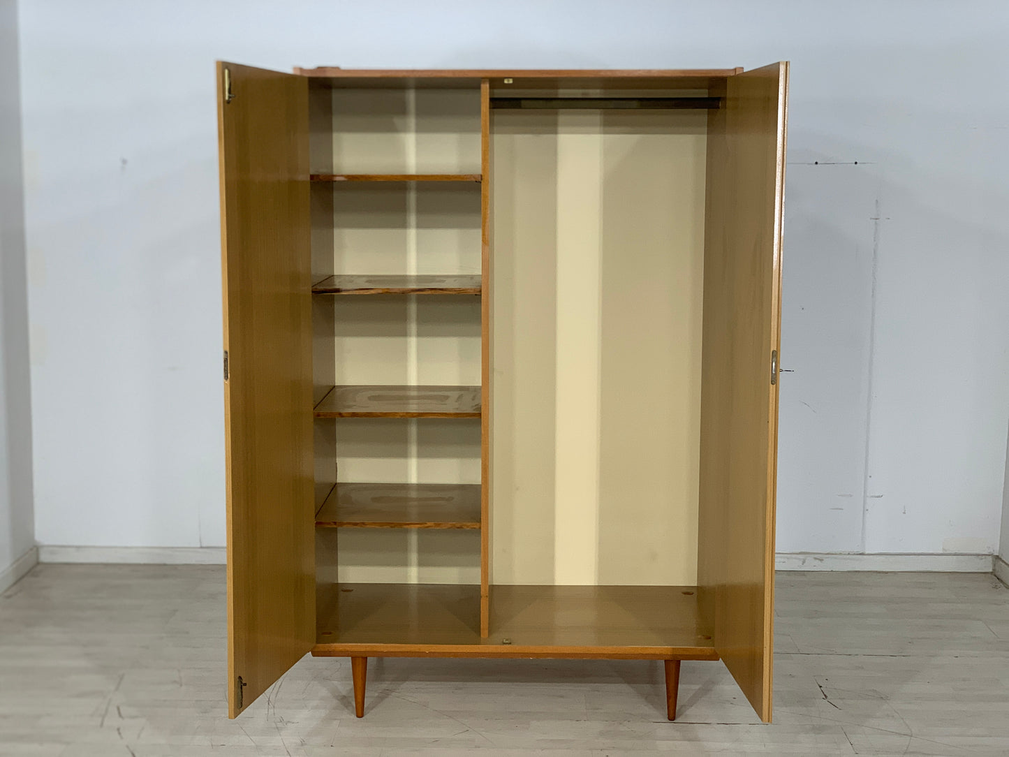 60er Jahre Wäscheschrank Kleiderschrank Schrank VINTAGE WARDROBE