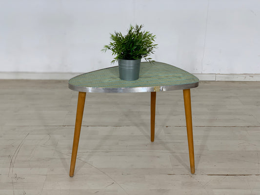 Jolie table en forme de rein, table à fleurs, table d'appoint, table basse vintage