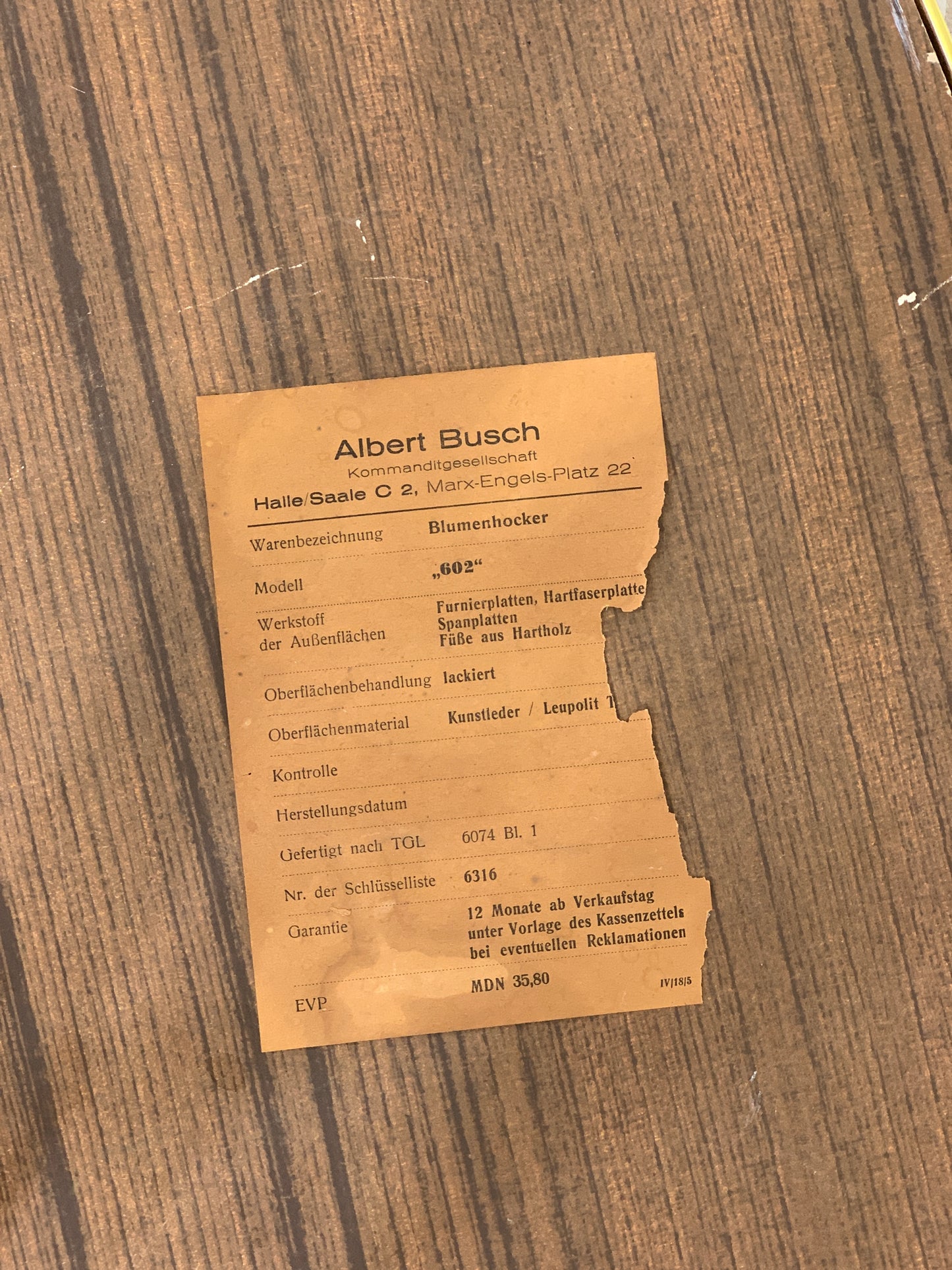 Jolie table en forme de rein, table à fleurs, table d'appoint, table basse vintage