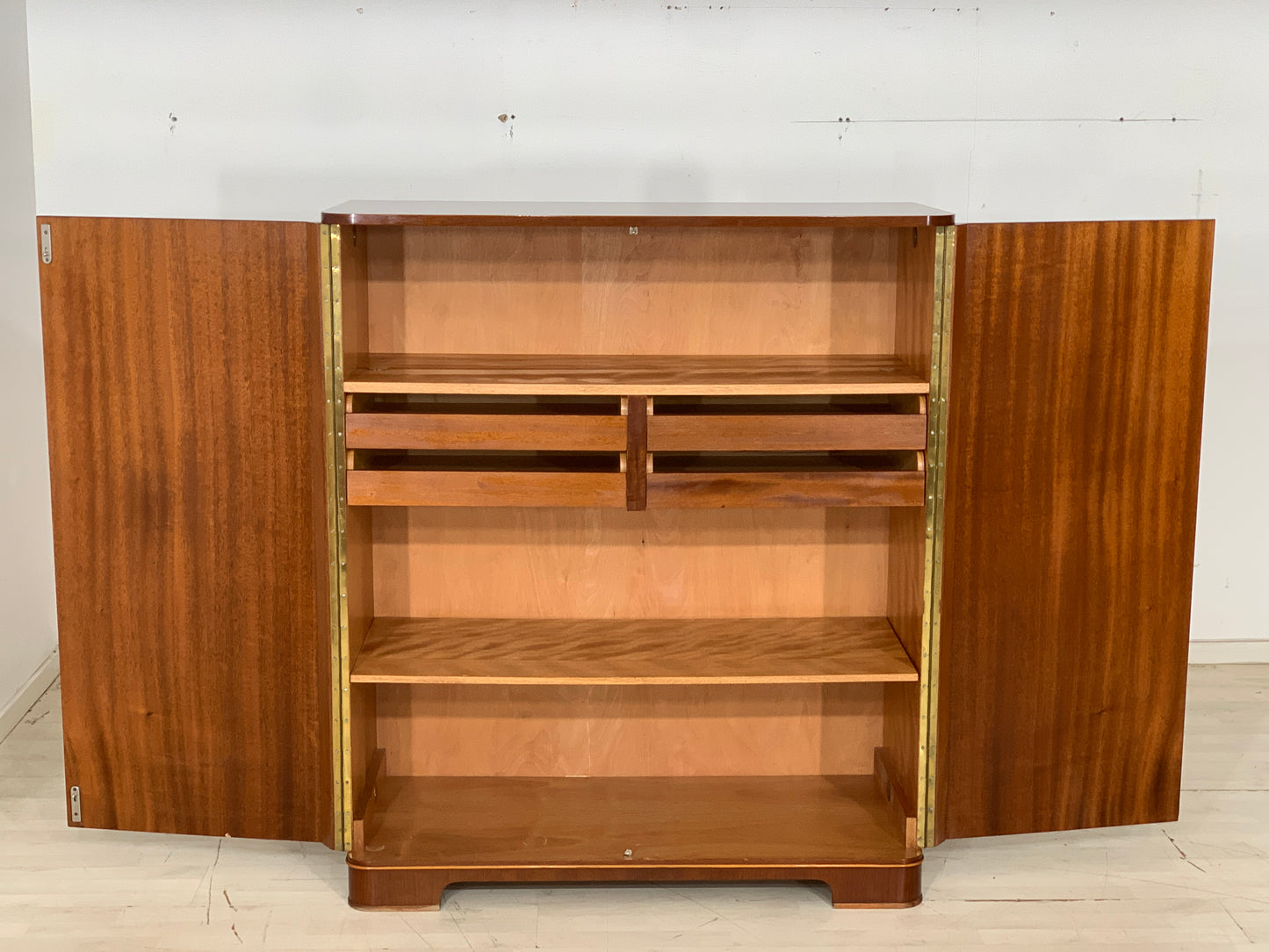 Armoire à linge vintage, buffet haut, commode, lavabo