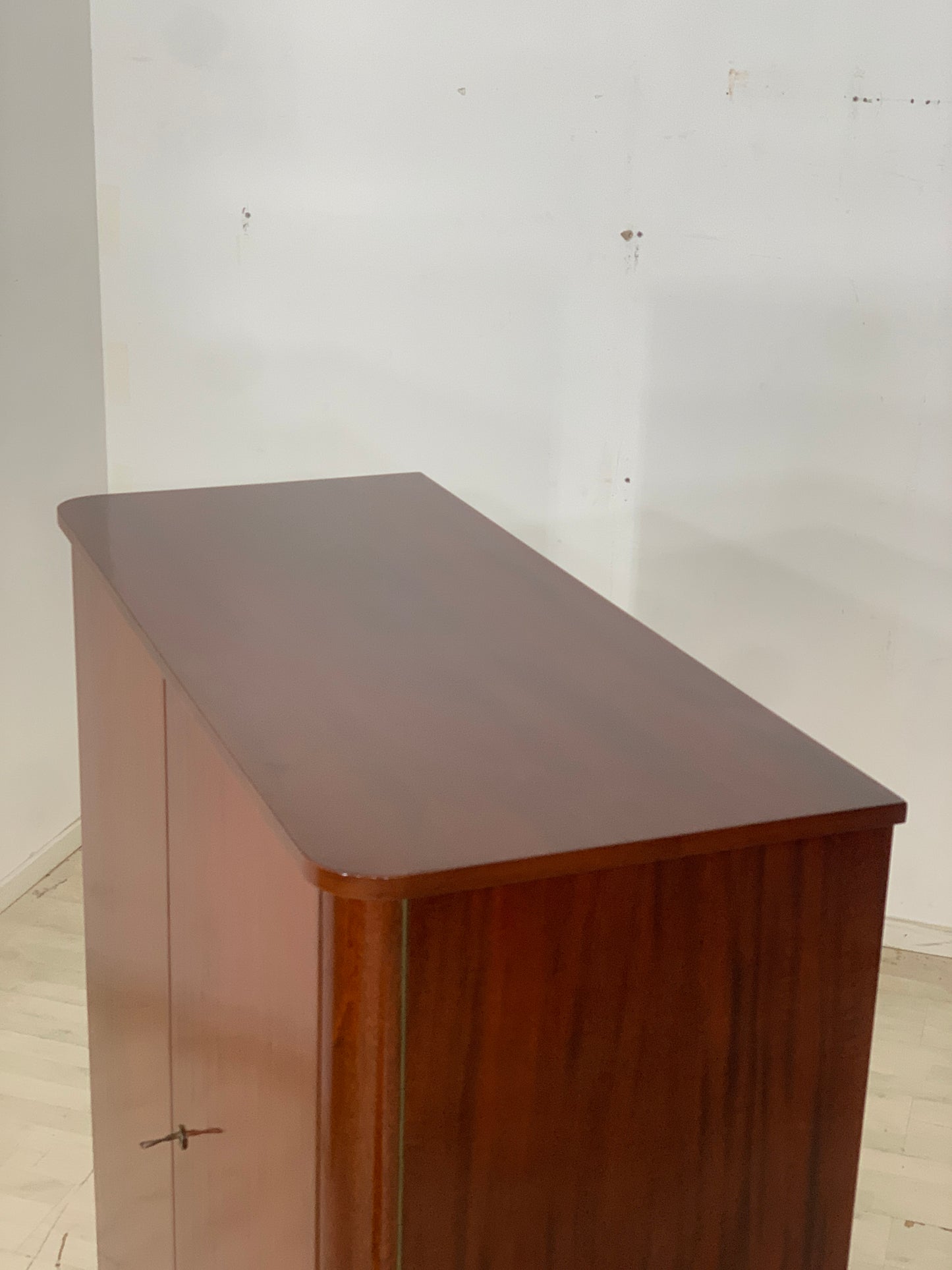 Armoire à linge vintage, buffet haut, commode, lavabo