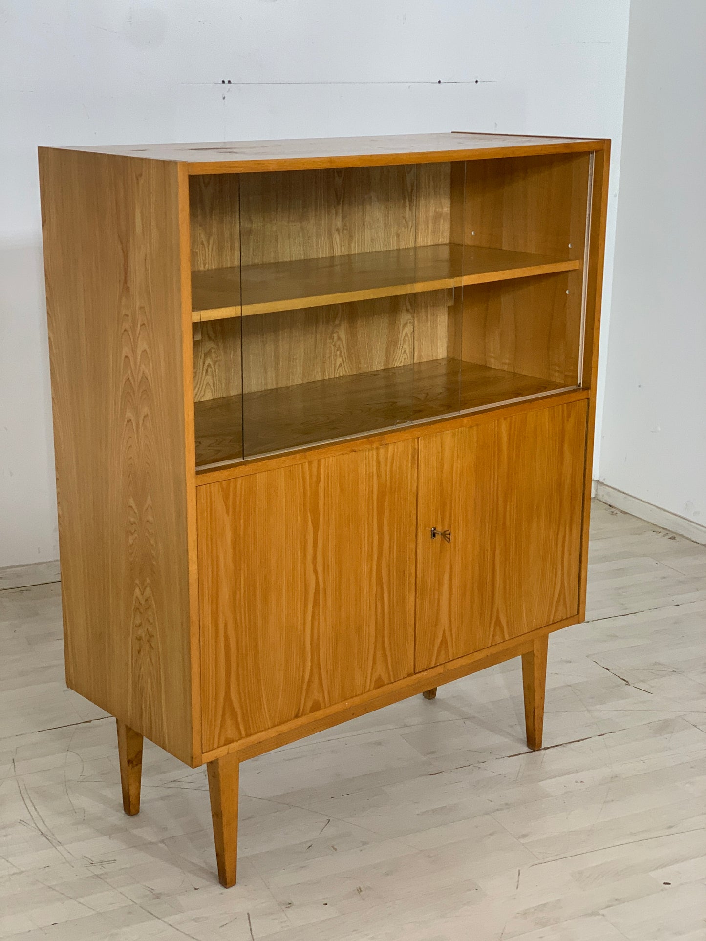 Vintage Hellerau Highboard Wohnzimmerschrank Vitrine