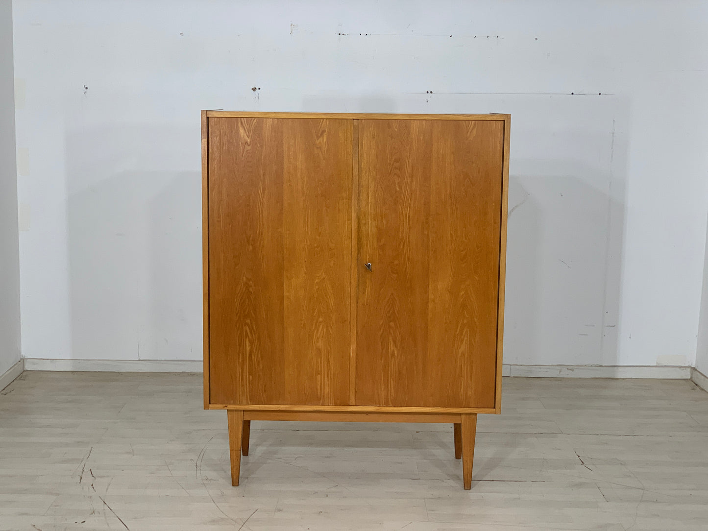 Armoire à linge vintage Hellerau