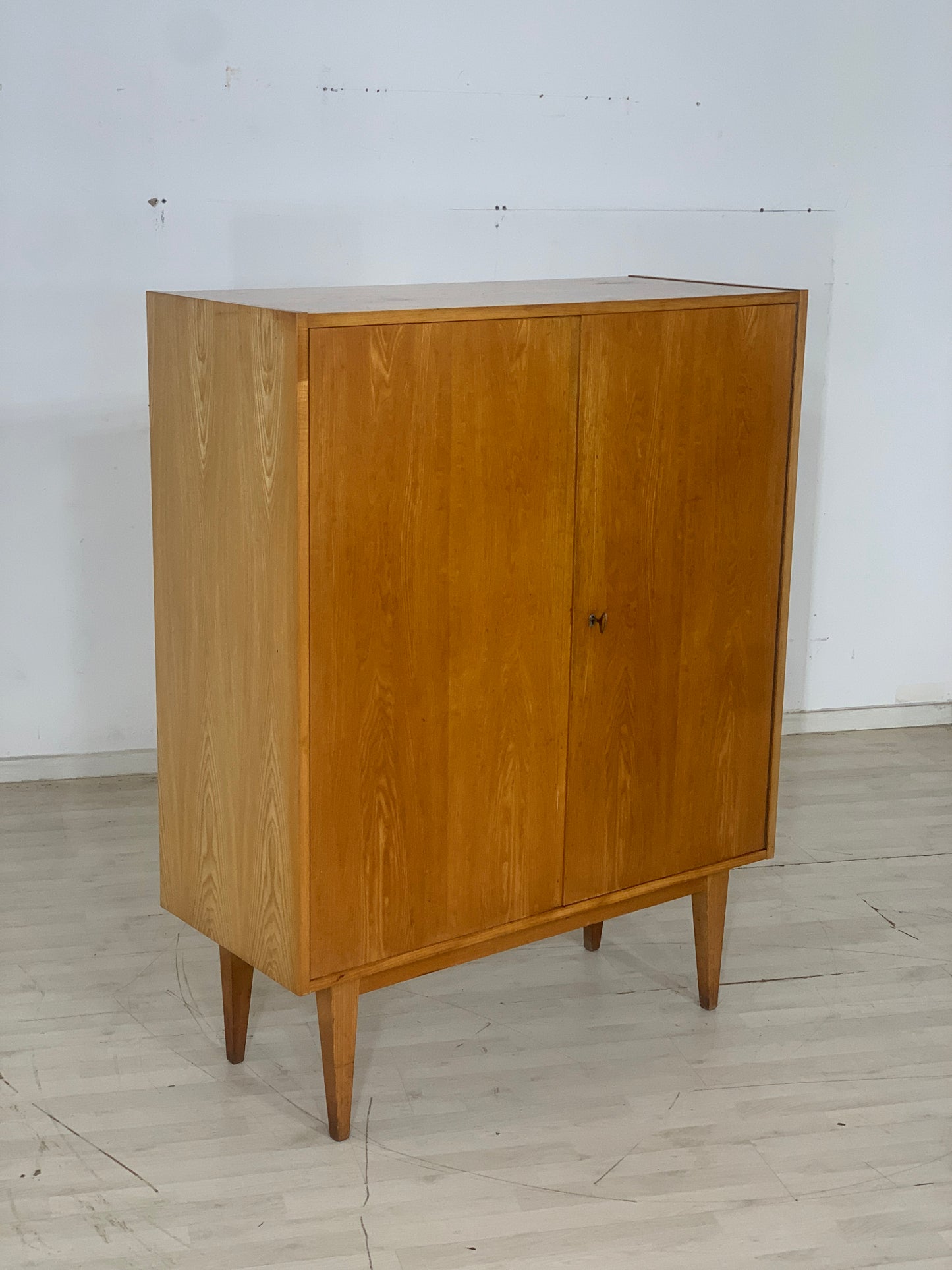 Armoire à linge vintage Hellerau