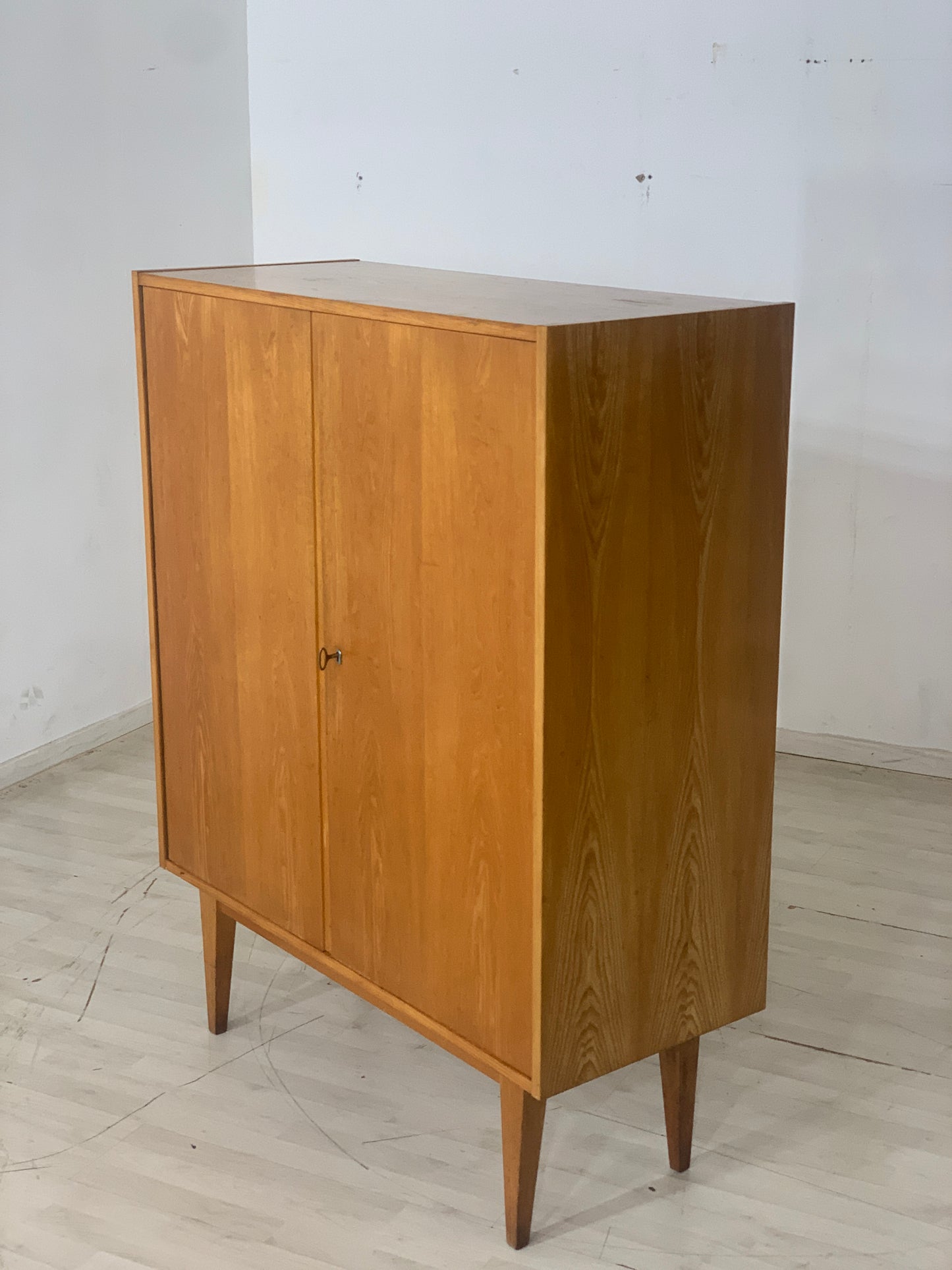 Armoire à linge vintage Hellerau