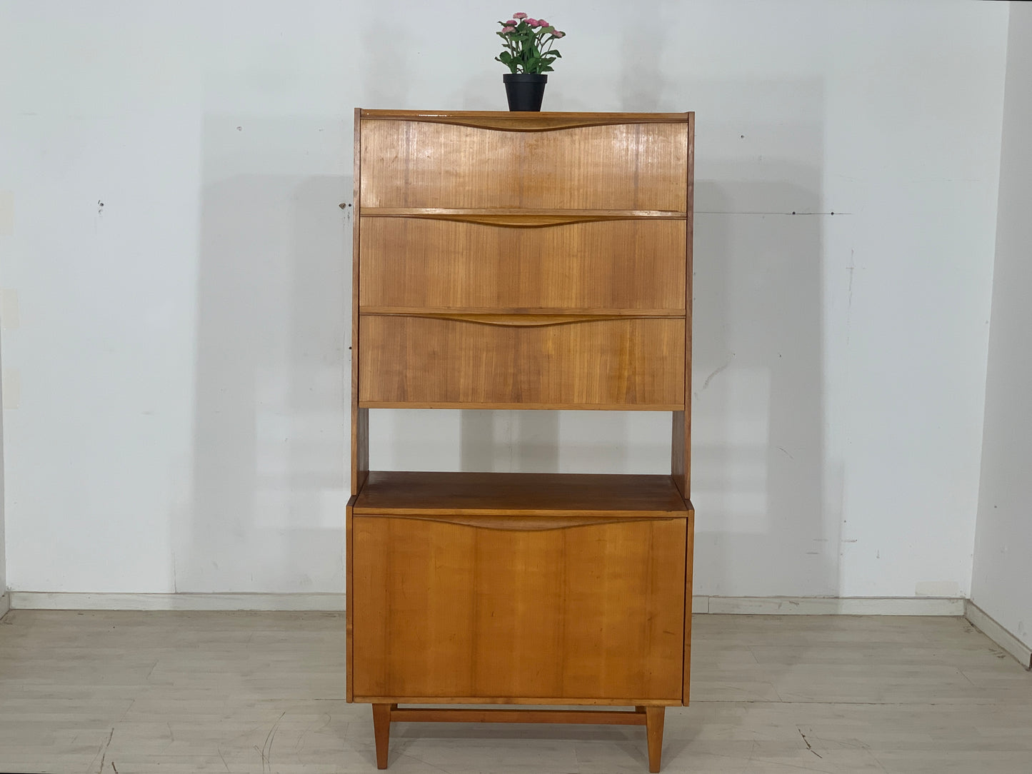 Armoire à linge vintage Hellerau