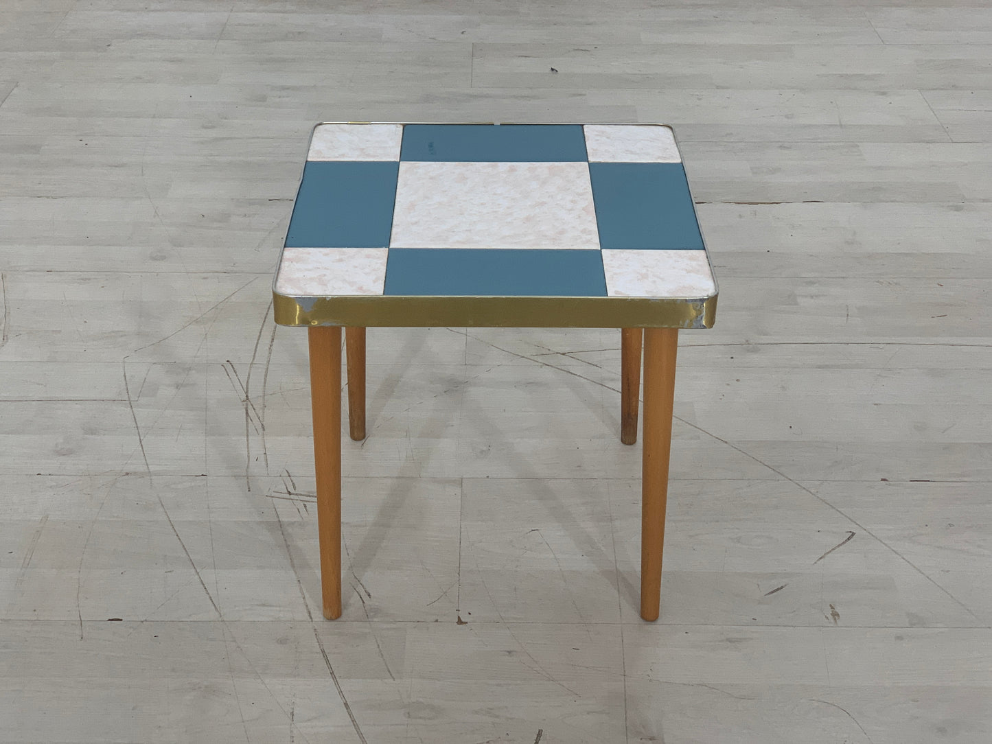 Table d'appoint vintage mignonne en forme de rein, table à fleurs, table de rangement