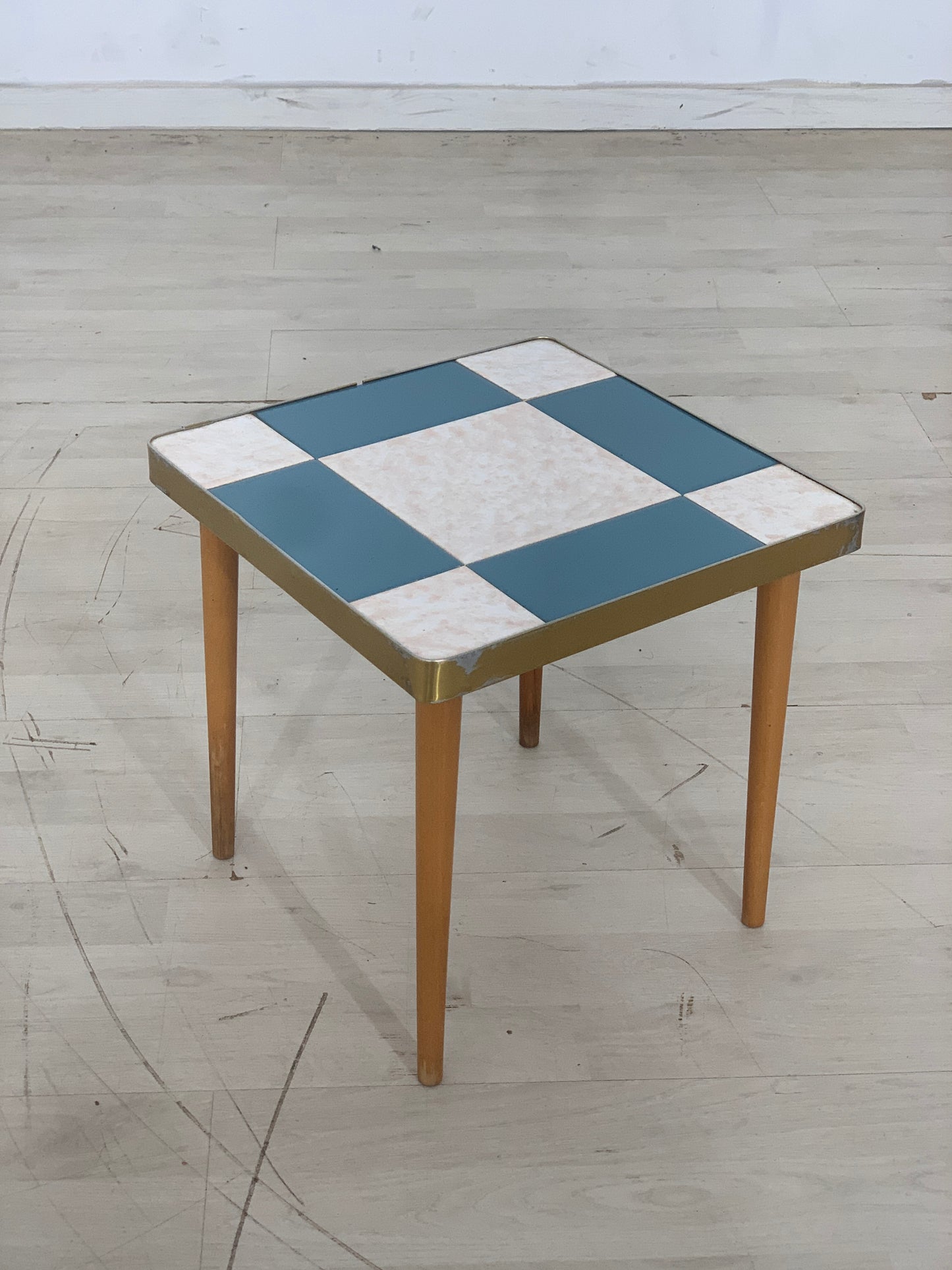 Table d'appoint vintage mignonne en forme de rein, table à fleurs, table de rangement